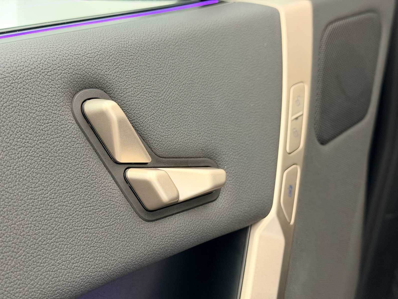 Thumbnail: 2023 BMW iX - 17