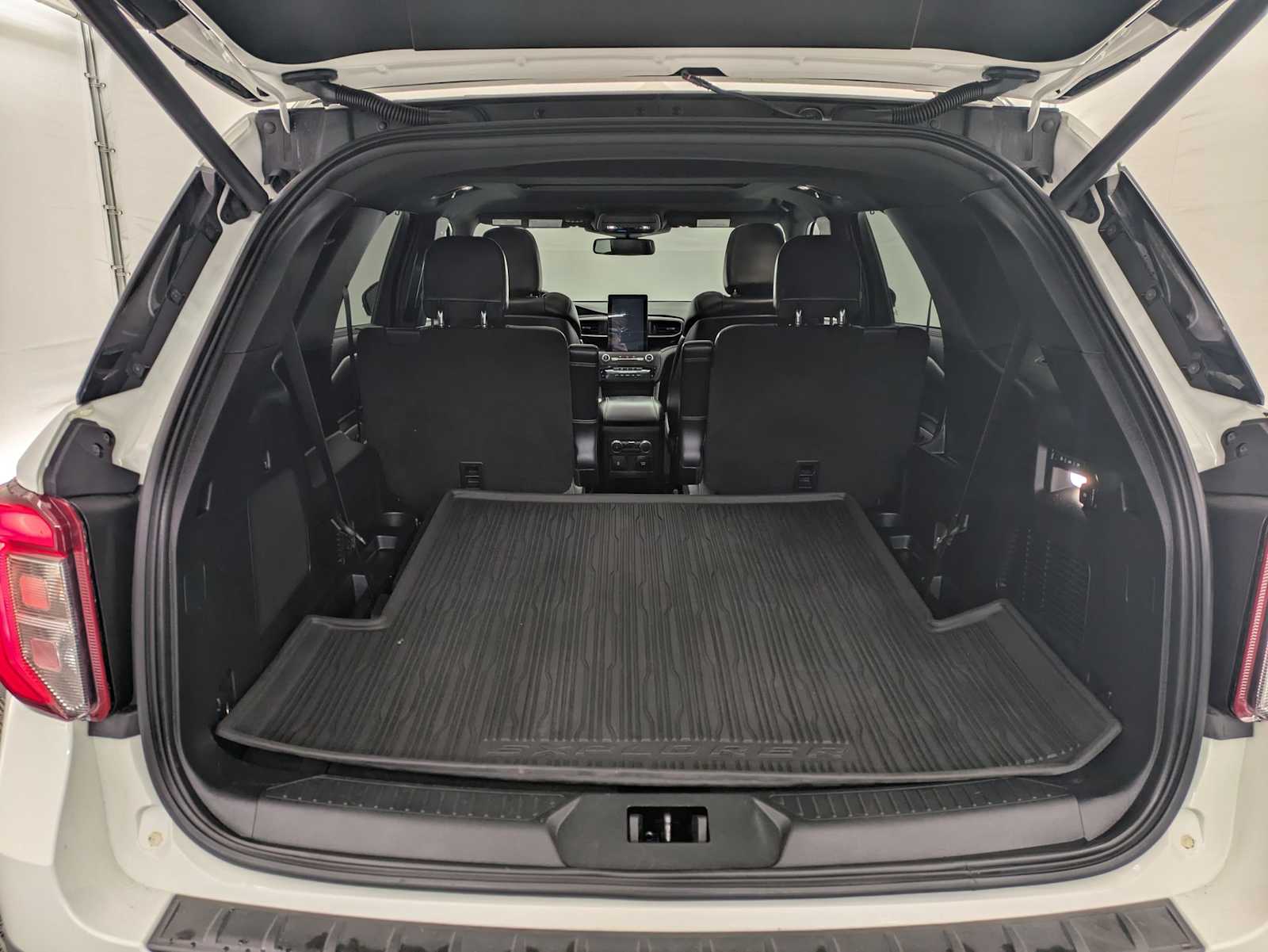 Thumbnail: 2020 Ford Explorer - 33