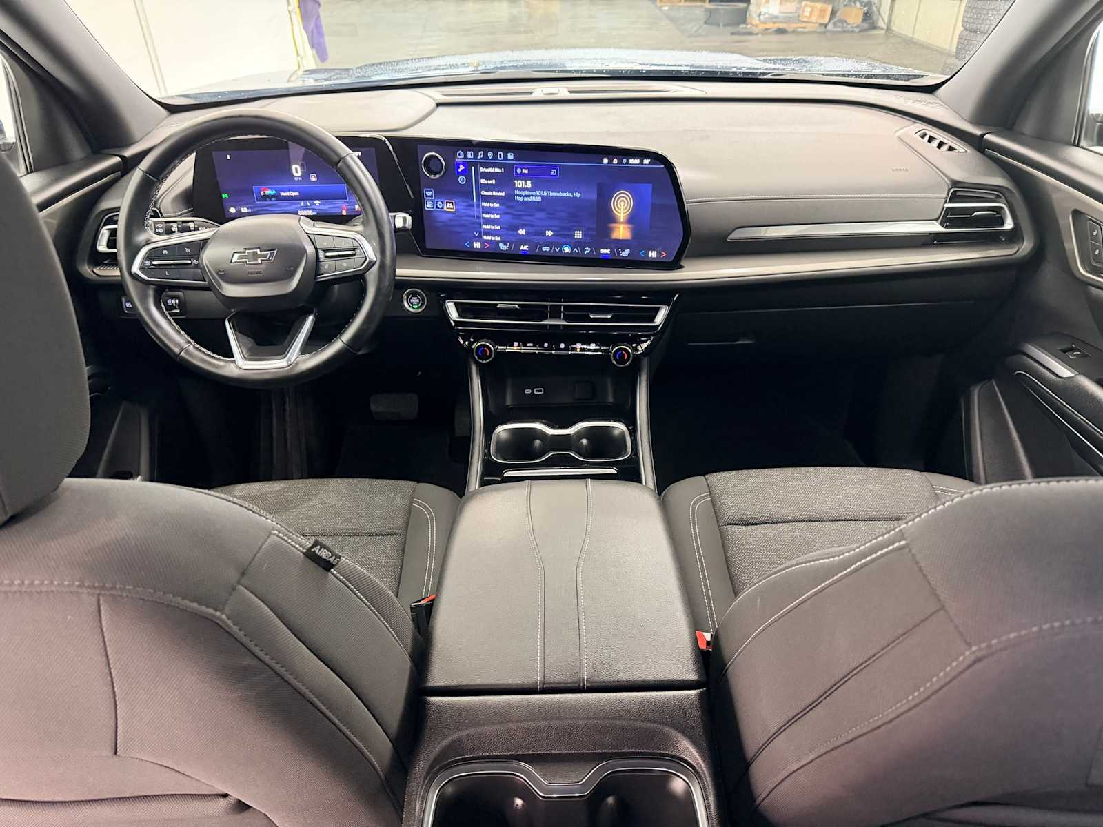 Thumbnail: 2024 Chevrolet Traverse - 16