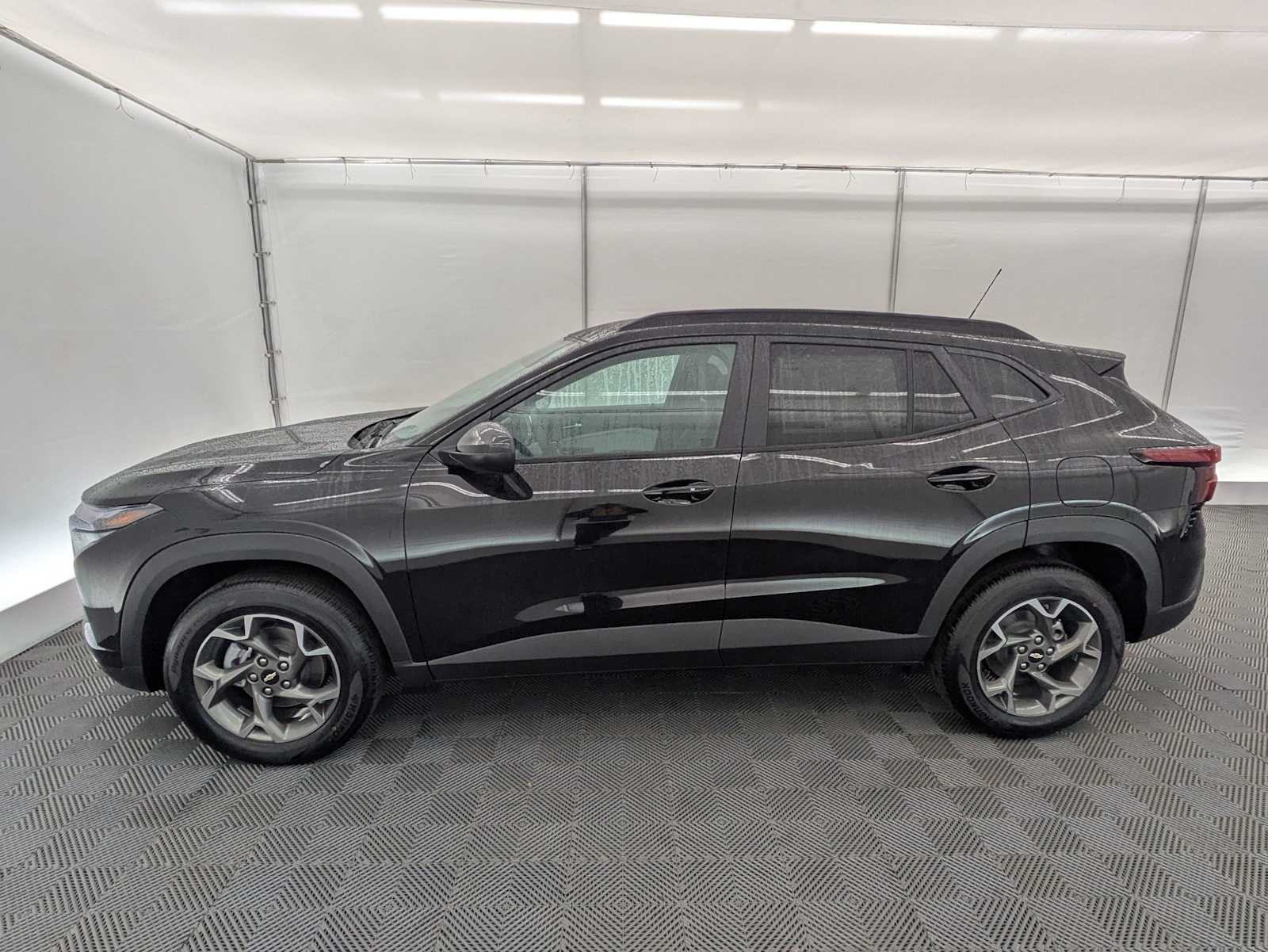 Thumbnail: 2026 Chevrolet Trax - 3