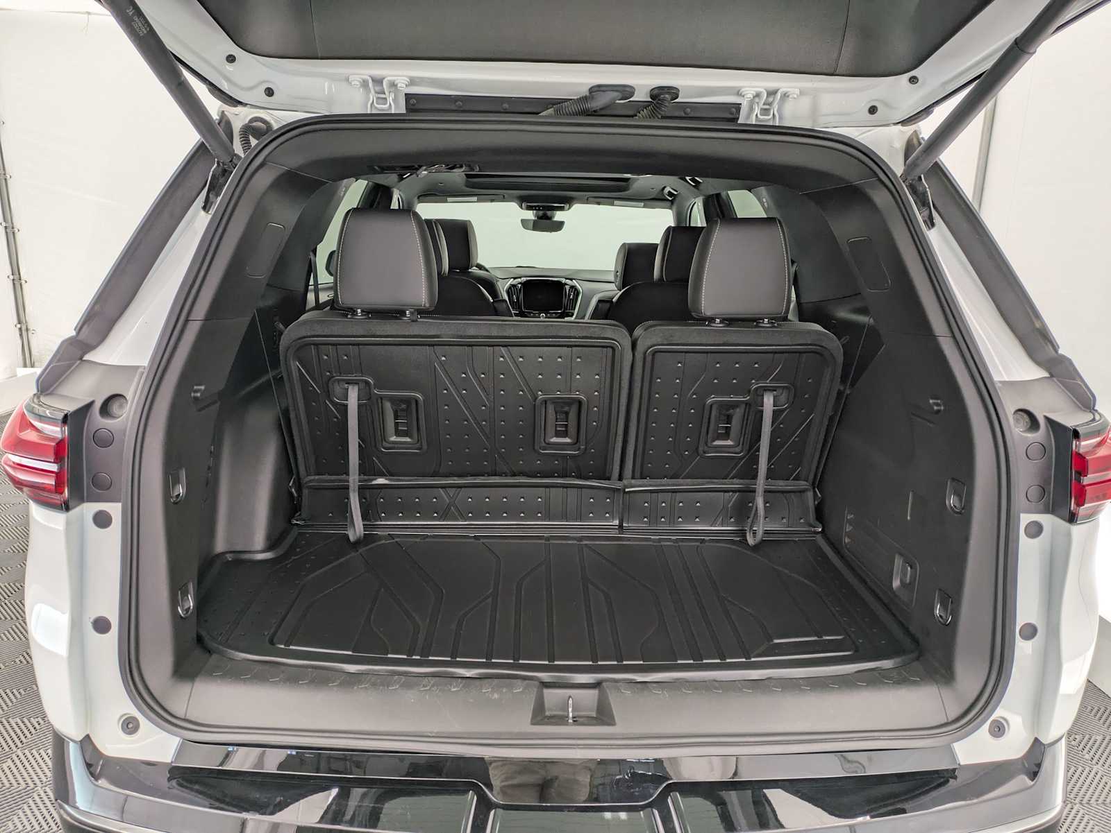 Thumbnail: 2024 Chevrolet Traverse - 35