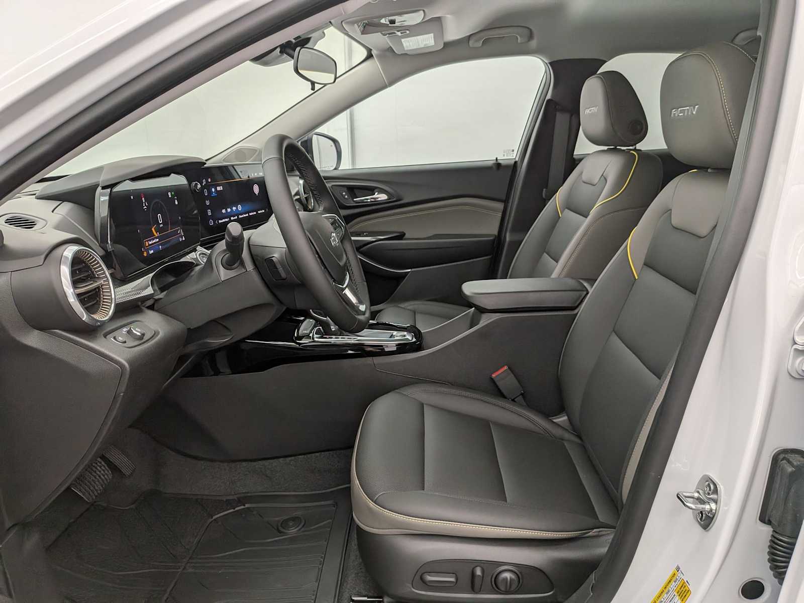 Thumbnail: 2025 Chevrolet Trax - 17