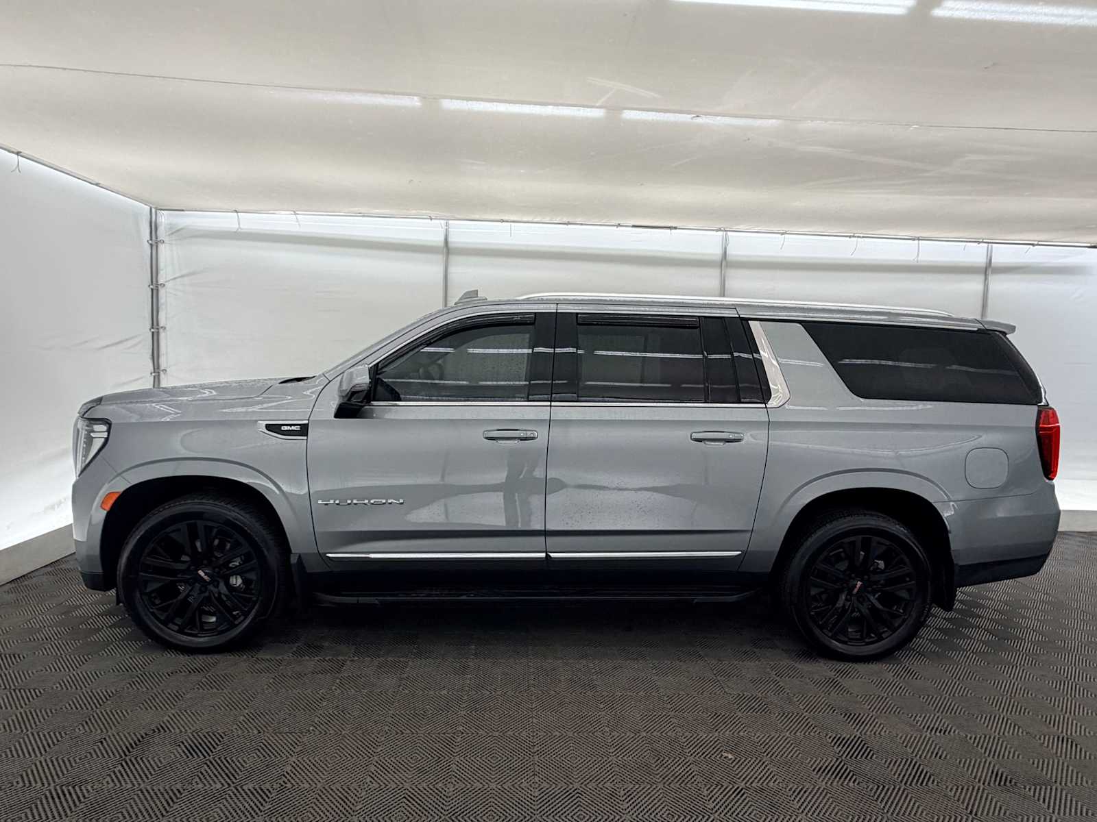 Thumbnail: 2023 GMC Yukon XL - 3