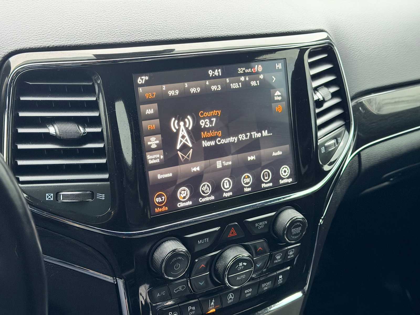 Thumbnail: 2021 Jeep Grand Cherokee - 32