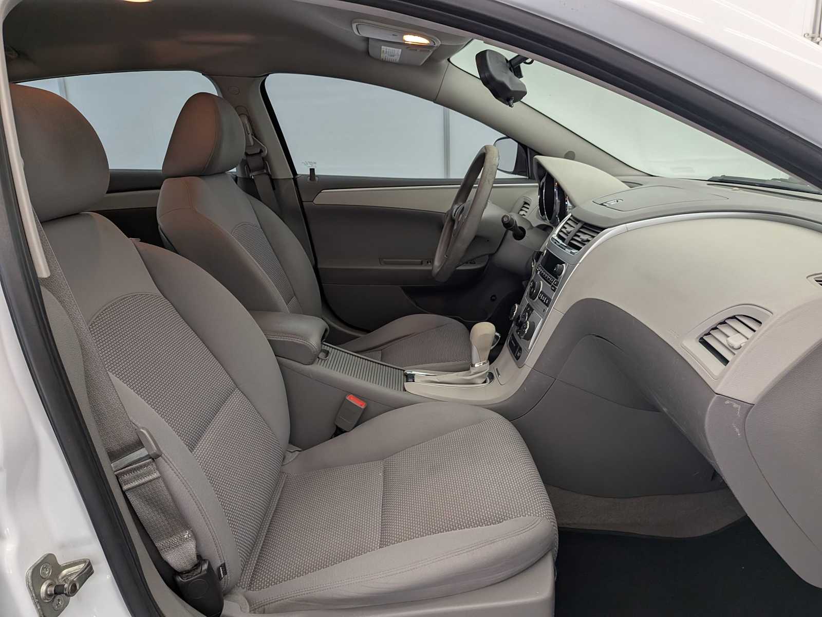Thumbnail: 2011 Chevrolet Malibu - 21