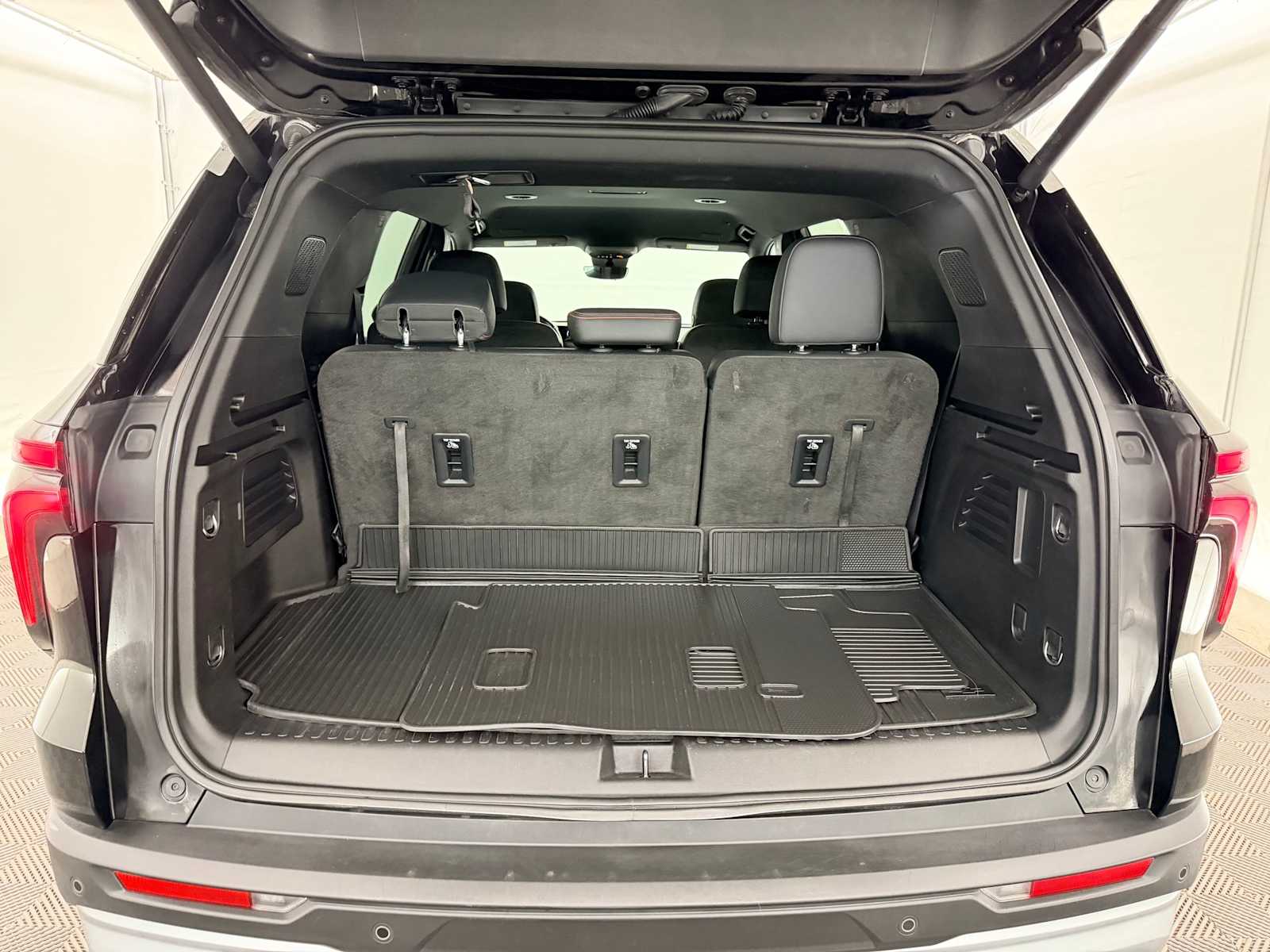 Thumbnail: 2024 Chevrolet Traverse - 32