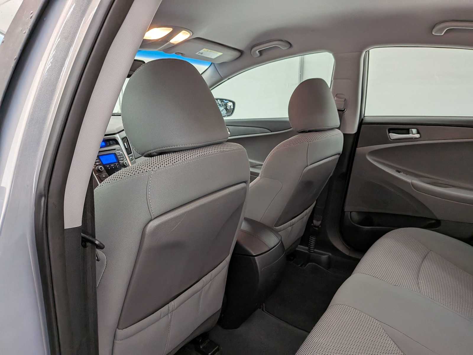 Thumbnail: 2011 Hyundai Sonata - 18