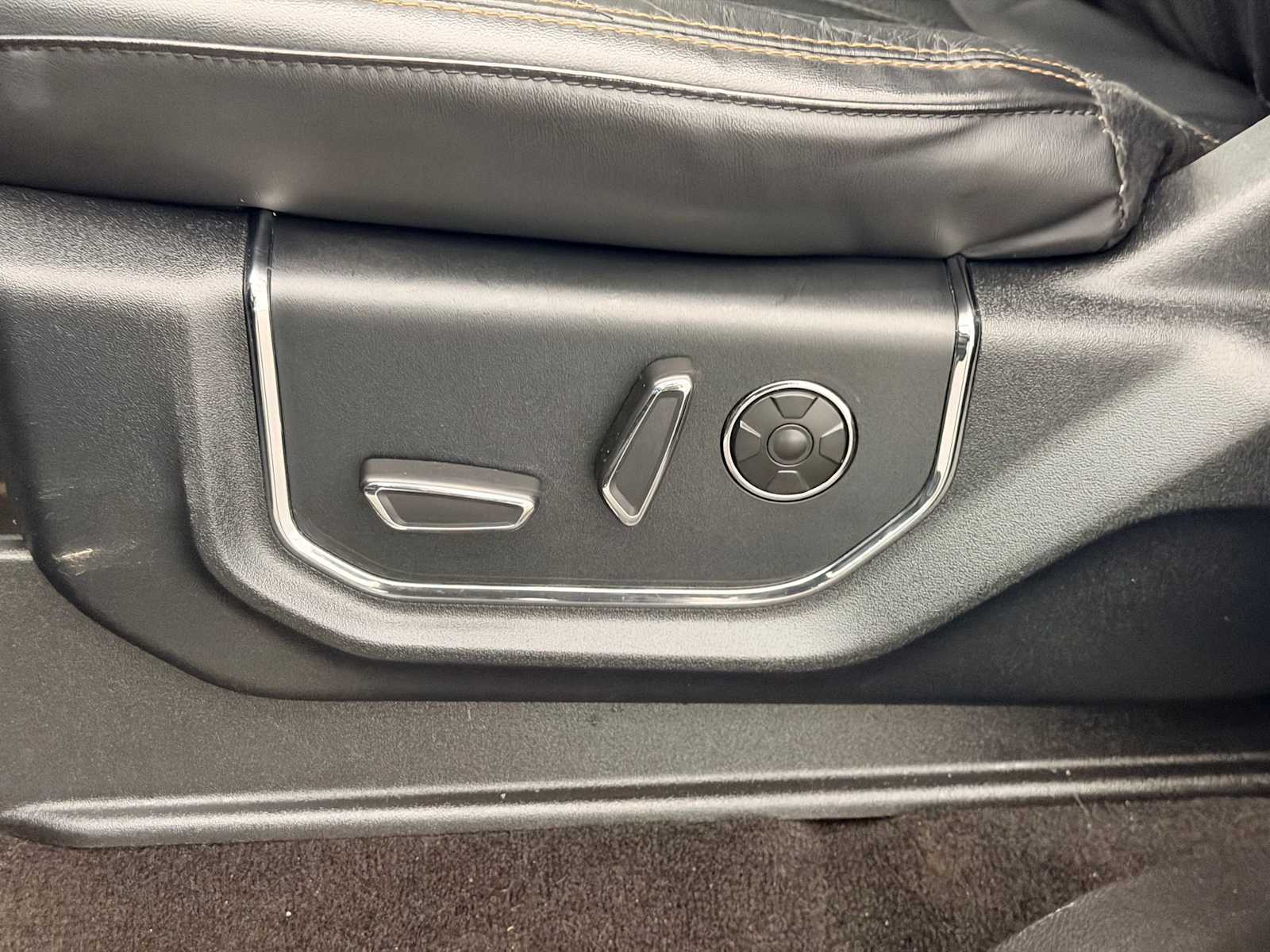 Thumbnail: 2021 Ford Expedition - 17