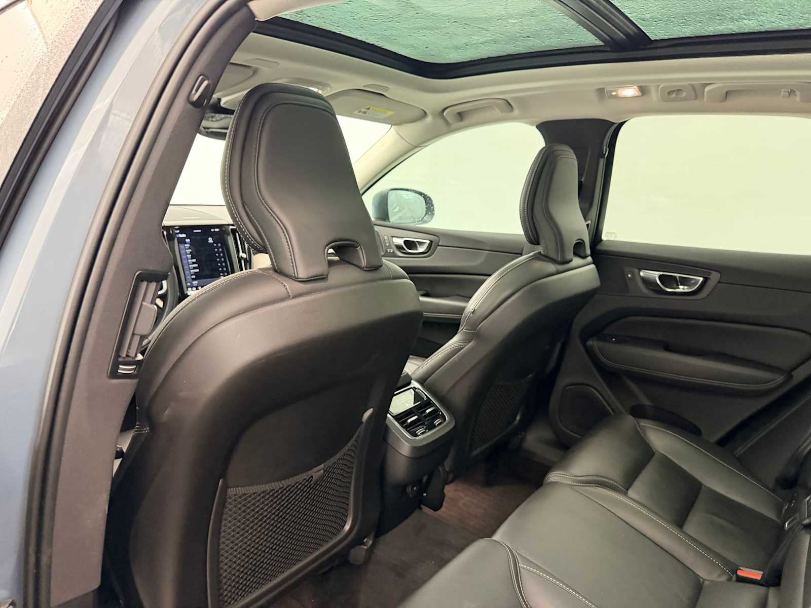 Thumbnail: 2022 Volvo XC60 - 19