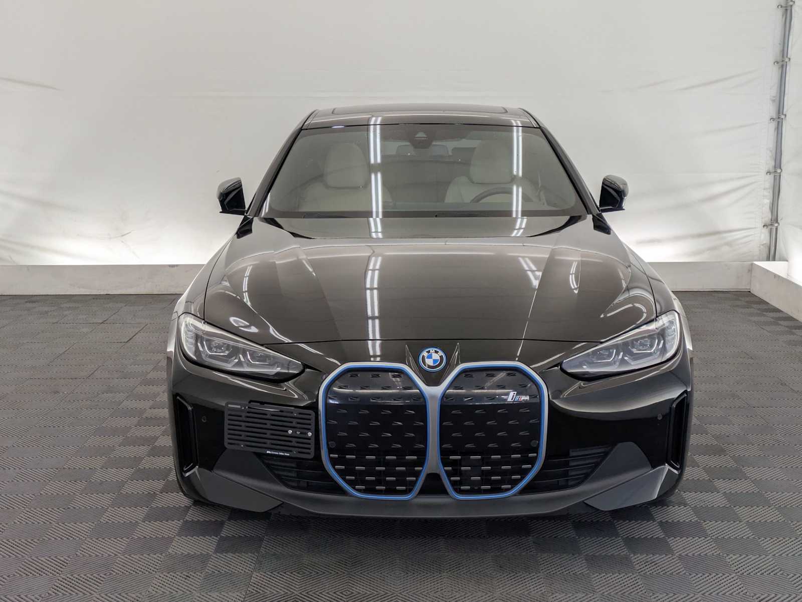 Thumbnail: 2022 BMW i4 - 9