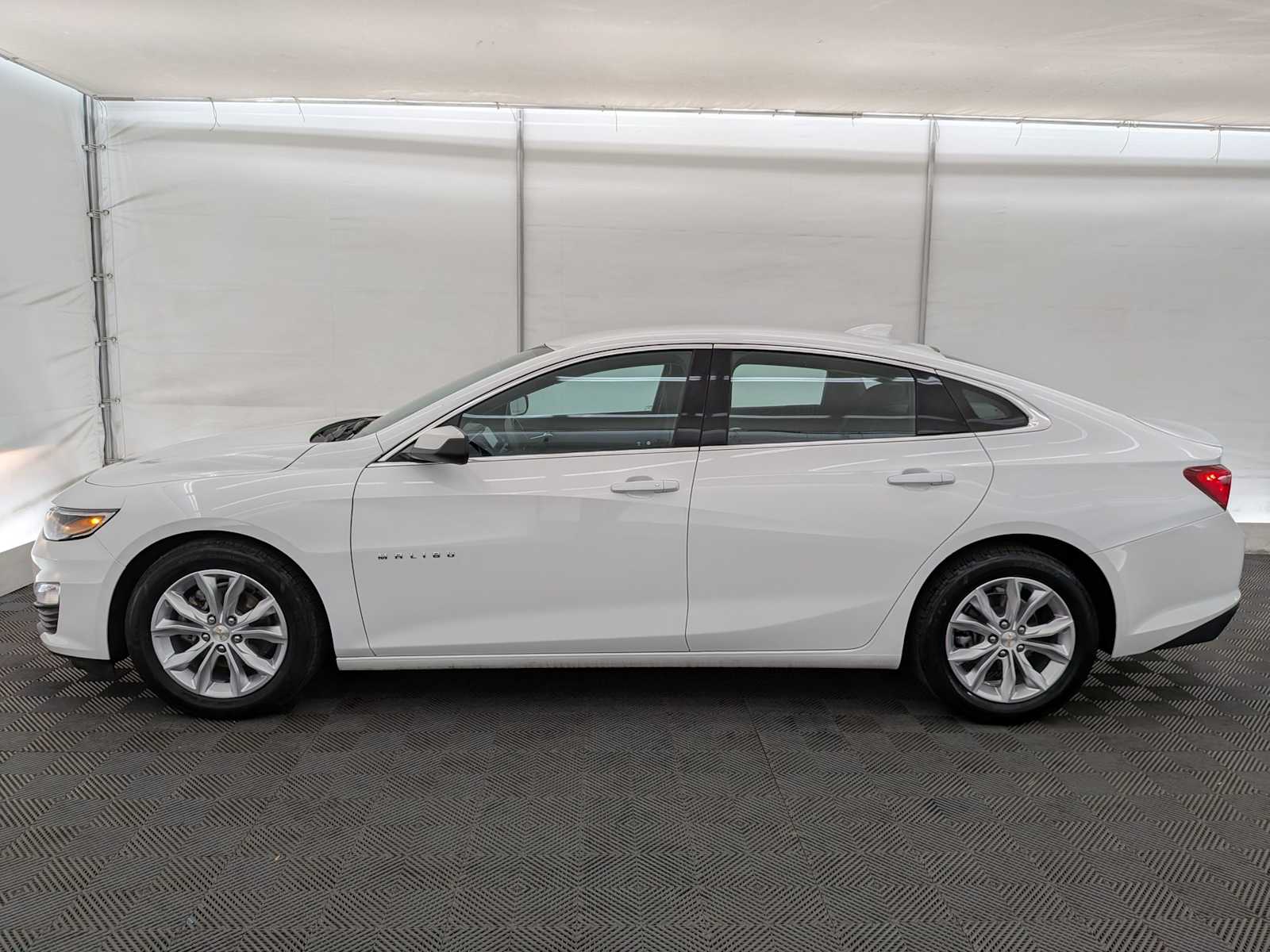 2023 Chevrolet Malibu 1LT photo 3