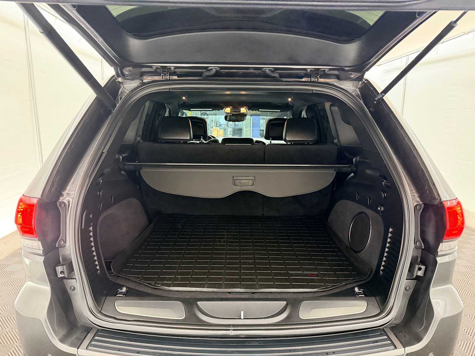 Thumbnail: 2021 Jeep Grand Cherokee - 35