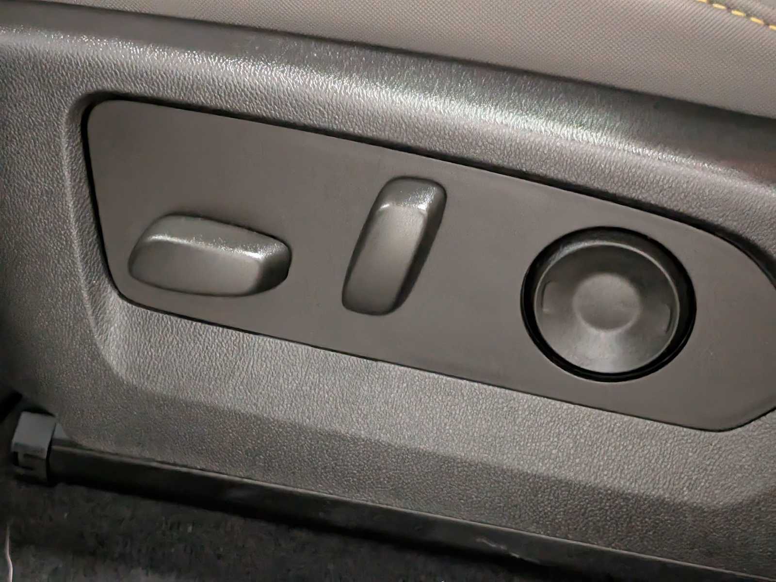 Thumbnail: 2024 Chevrolet Colorado - 20