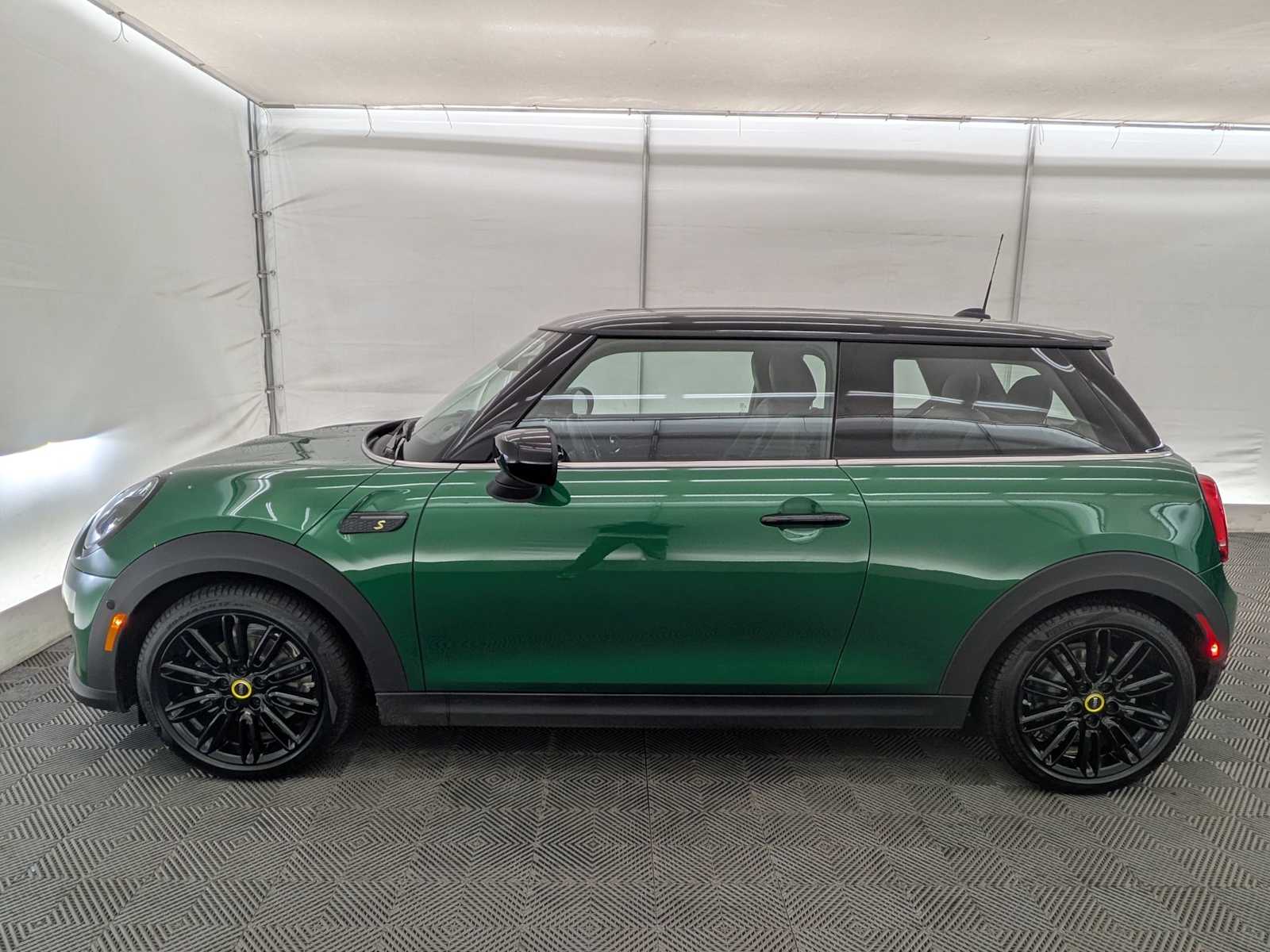 Thumbnail: 2022 MINI Cooper Hardtop - 3