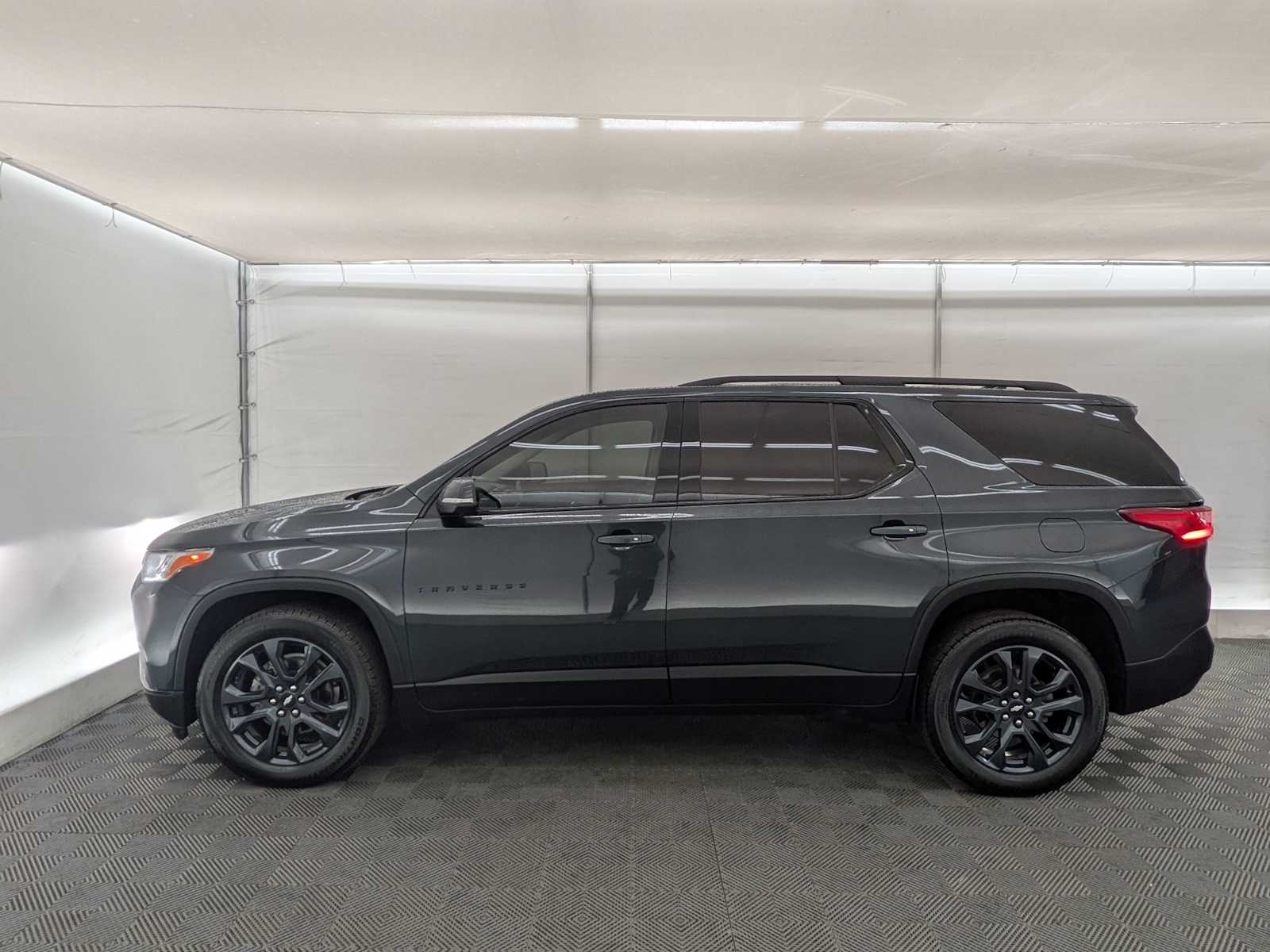 2021 Chevrolet Traverse RS photo 2