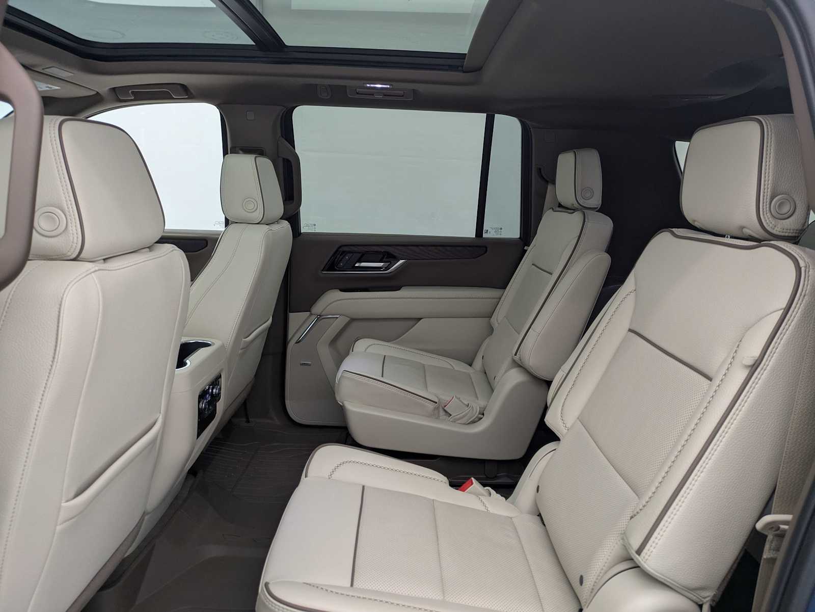 Thumbnail: 2025 GMC Yukon XL - 21