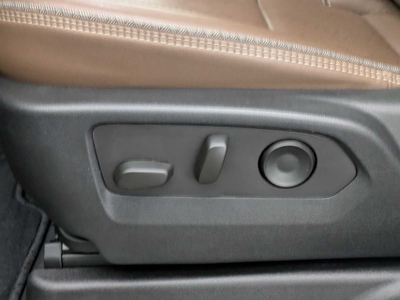 Thumbnail: 2023 Chevrolet Tahoe - 17