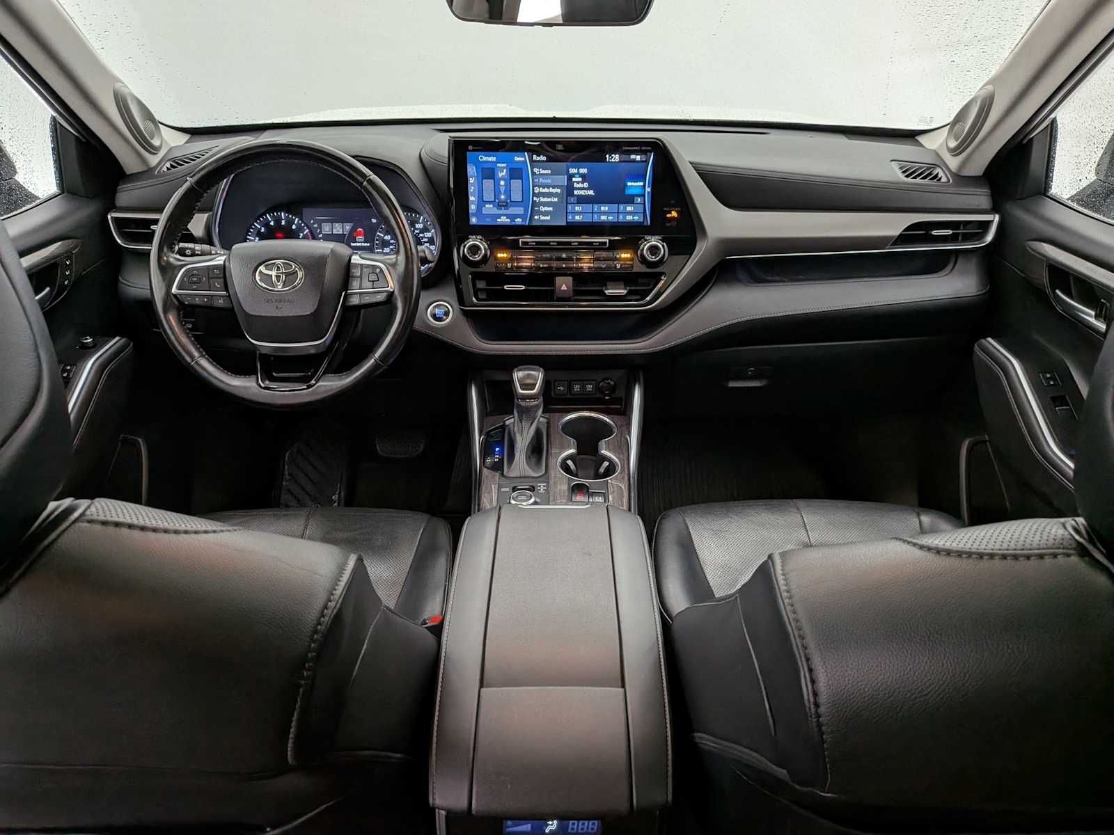 Thumbnail: 2021 Toyota Highlander - 16