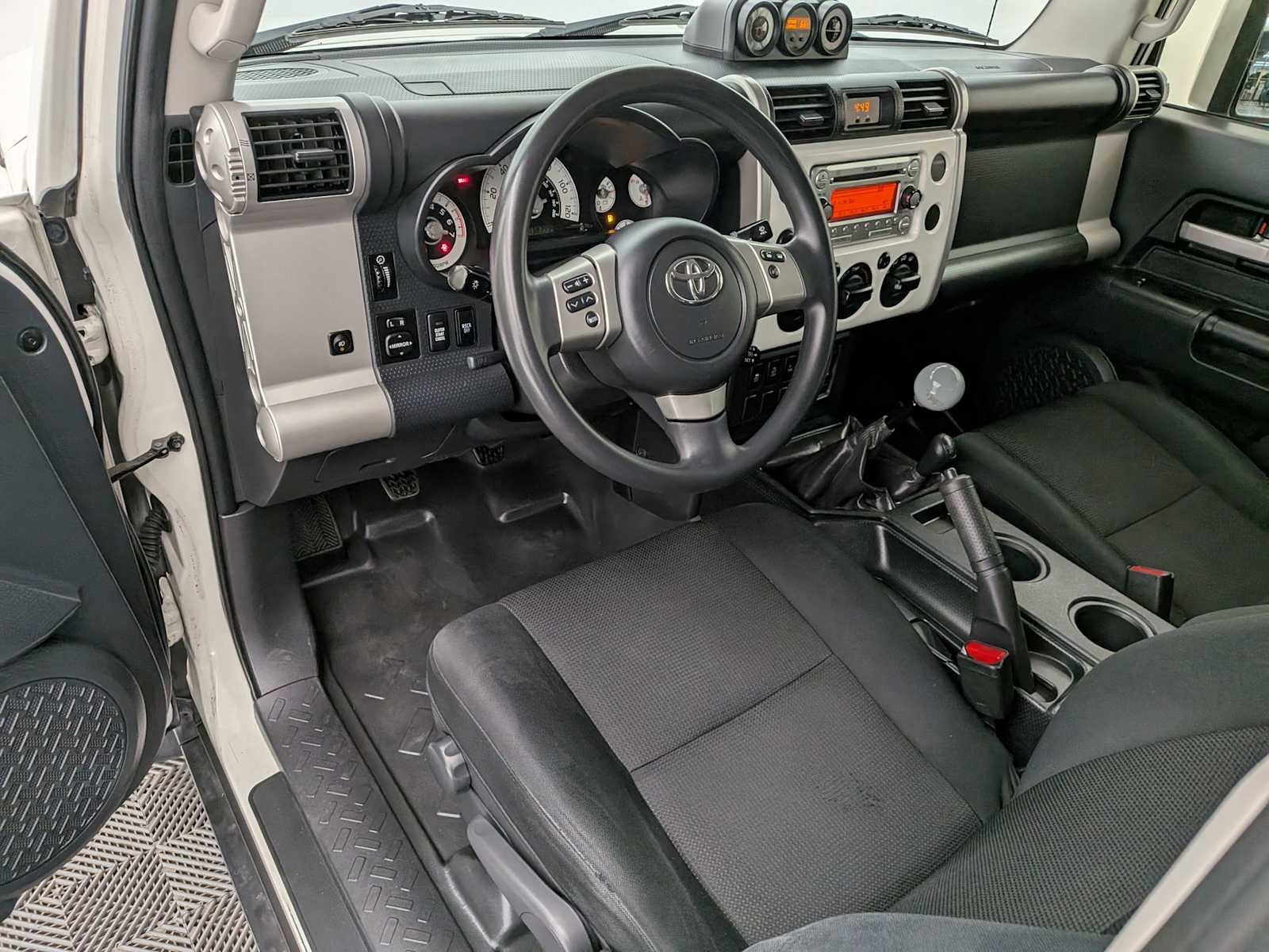 Thumbnail: 2014 Toyota FJ Cruiser - 2