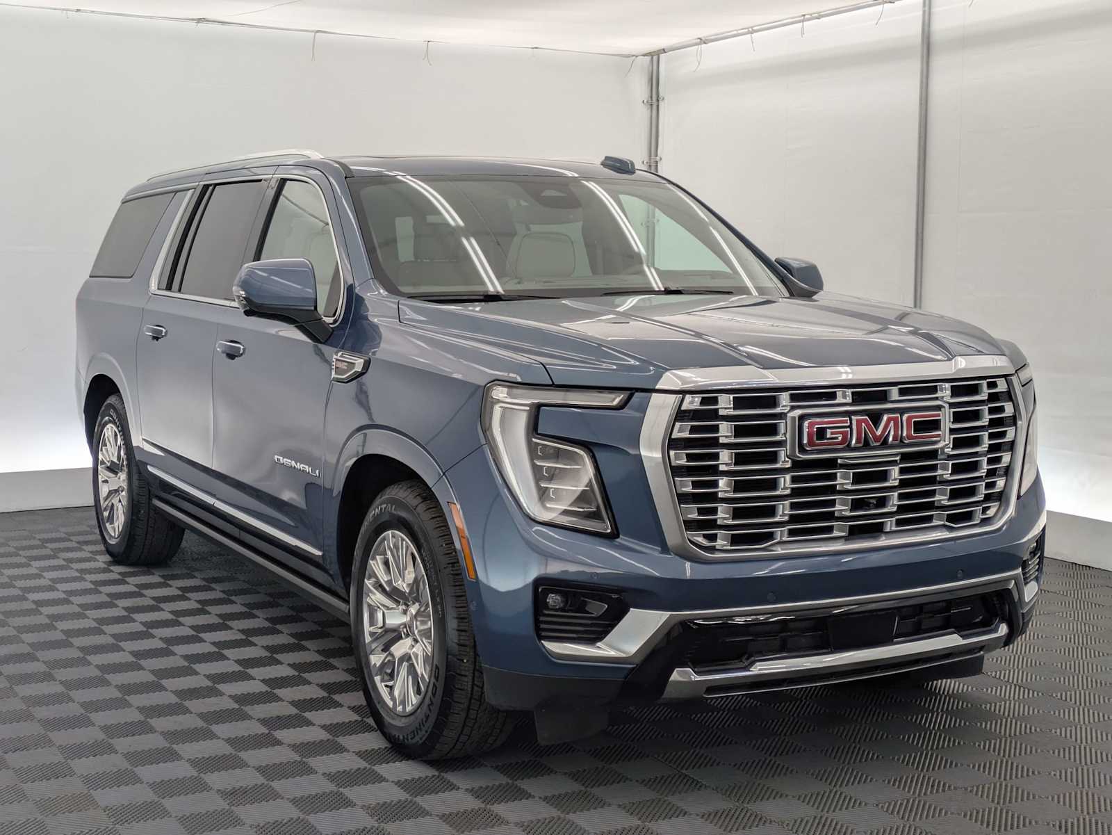 Thumbnail: 2025 GMC Yukon XL - 8