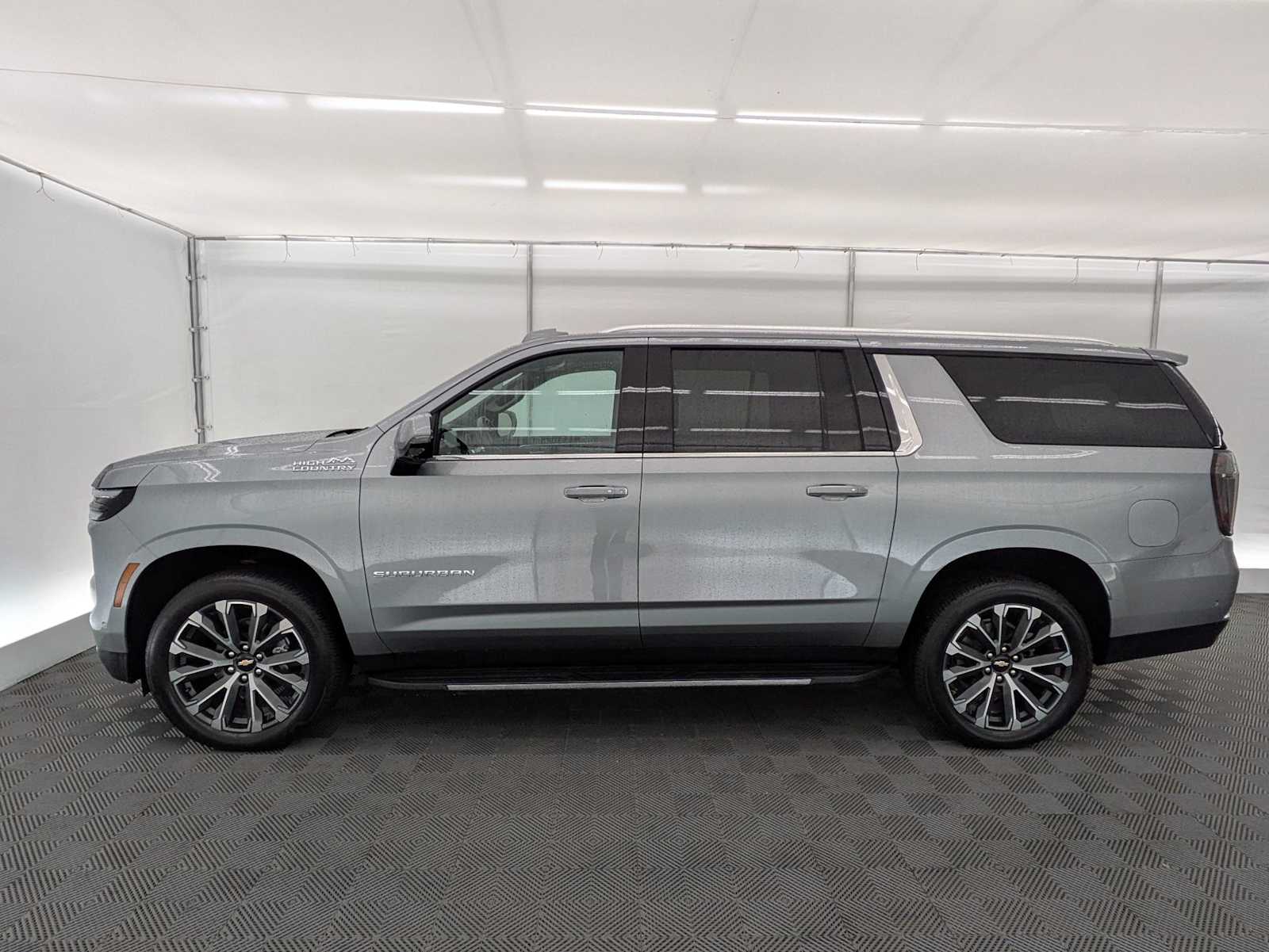 Thumbnail: 2025 Chevrolet Suburban - 3