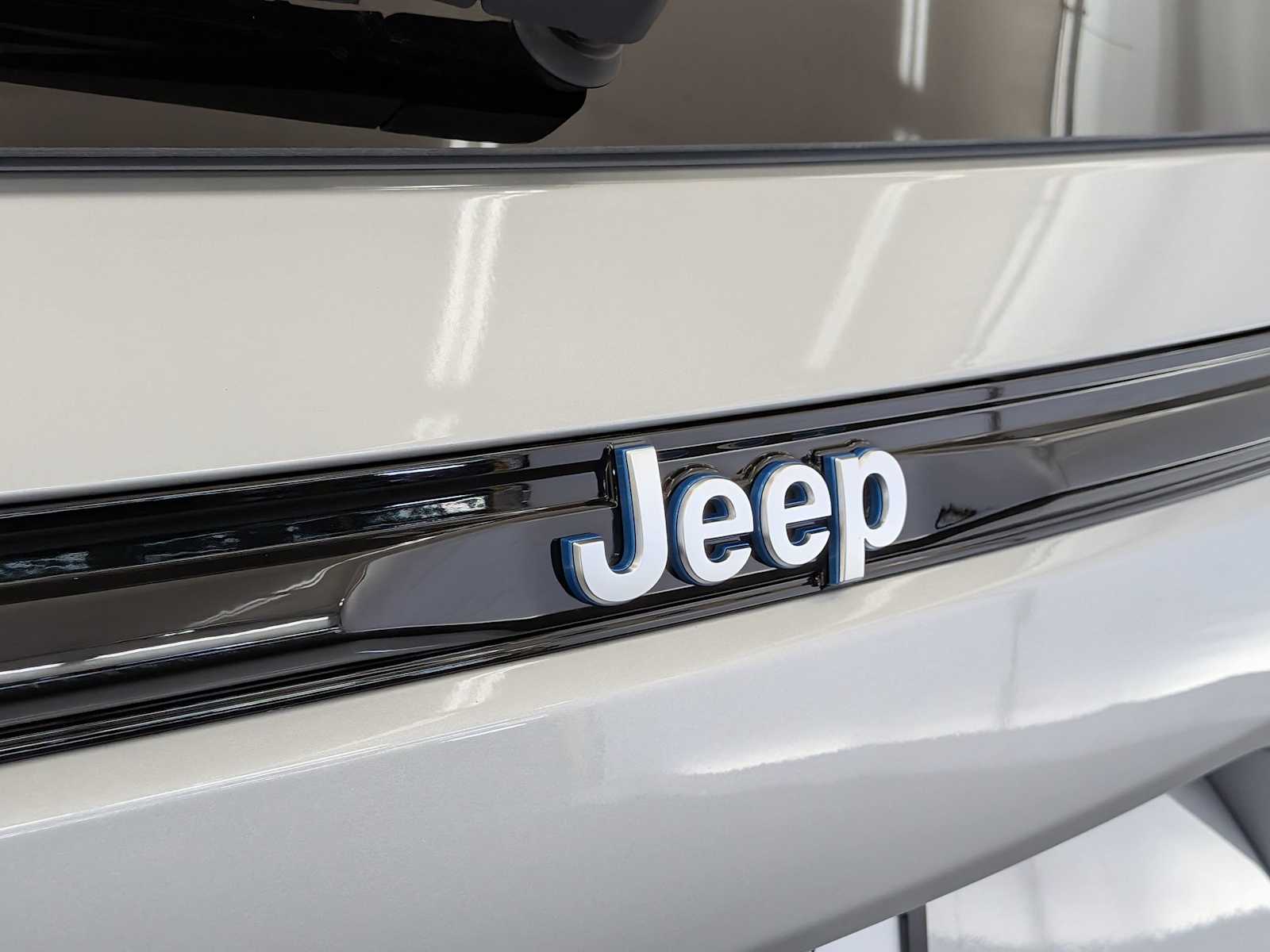 Thumbnail: 2024 Jeep Grand Cherokee - 14