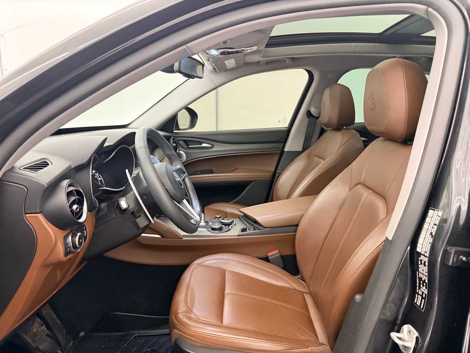 Thumbnail: 2018 Alfa Romeo Stelvio - 17