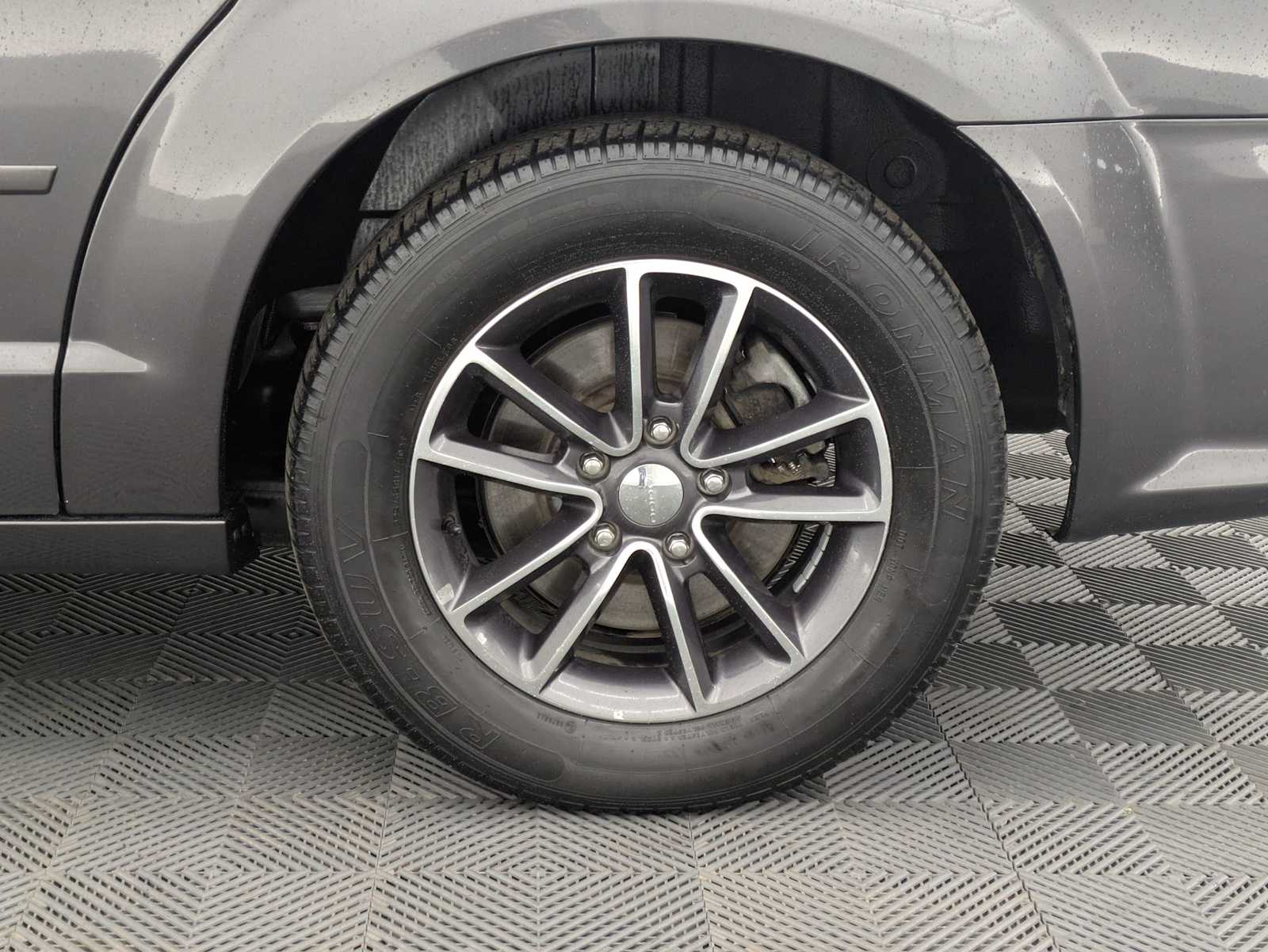 Thumbnail: 2017 Dodge Grand Caravan - 13