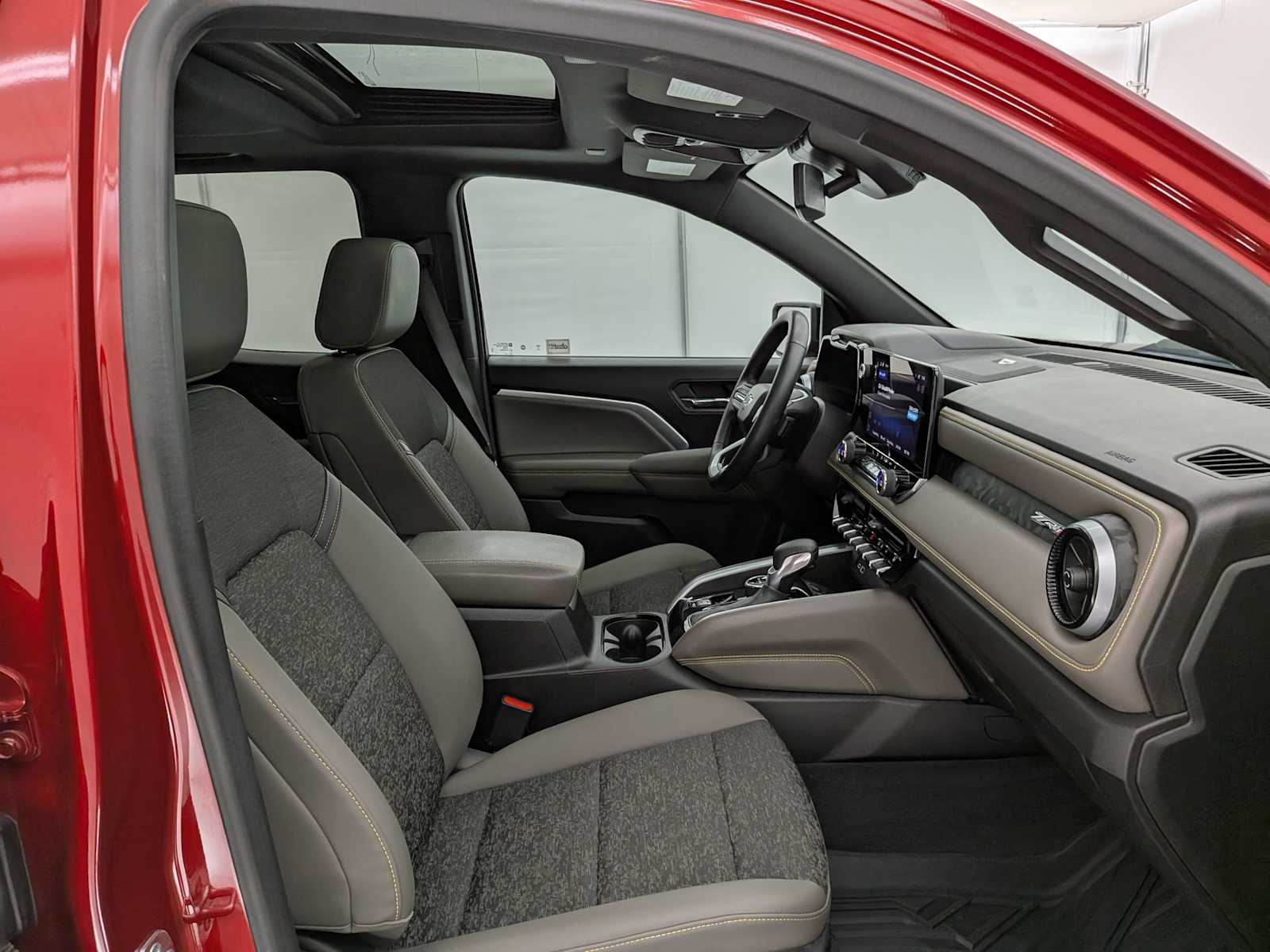 Thumbnail: 2024 Chevrolet Colorado - 25