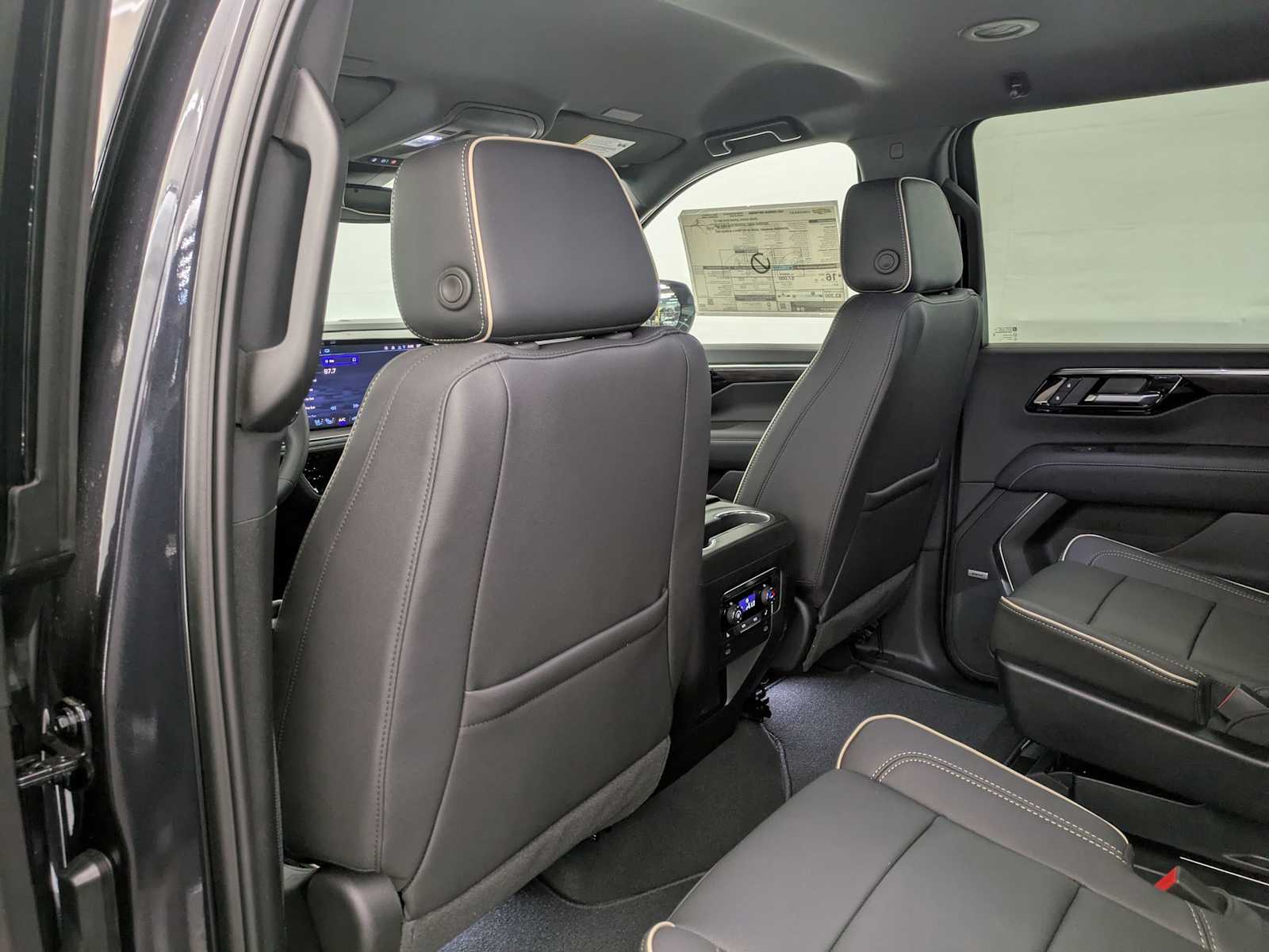 Thumbnail: 2025 Chevrolet Suburban - 19