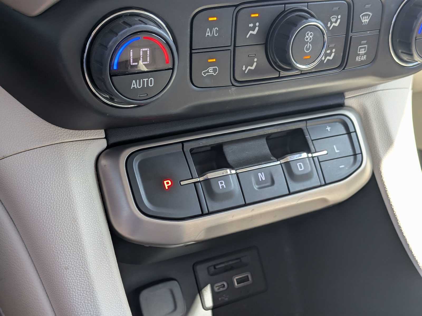 Thumbnail: 2021 GMC Acadia - 33