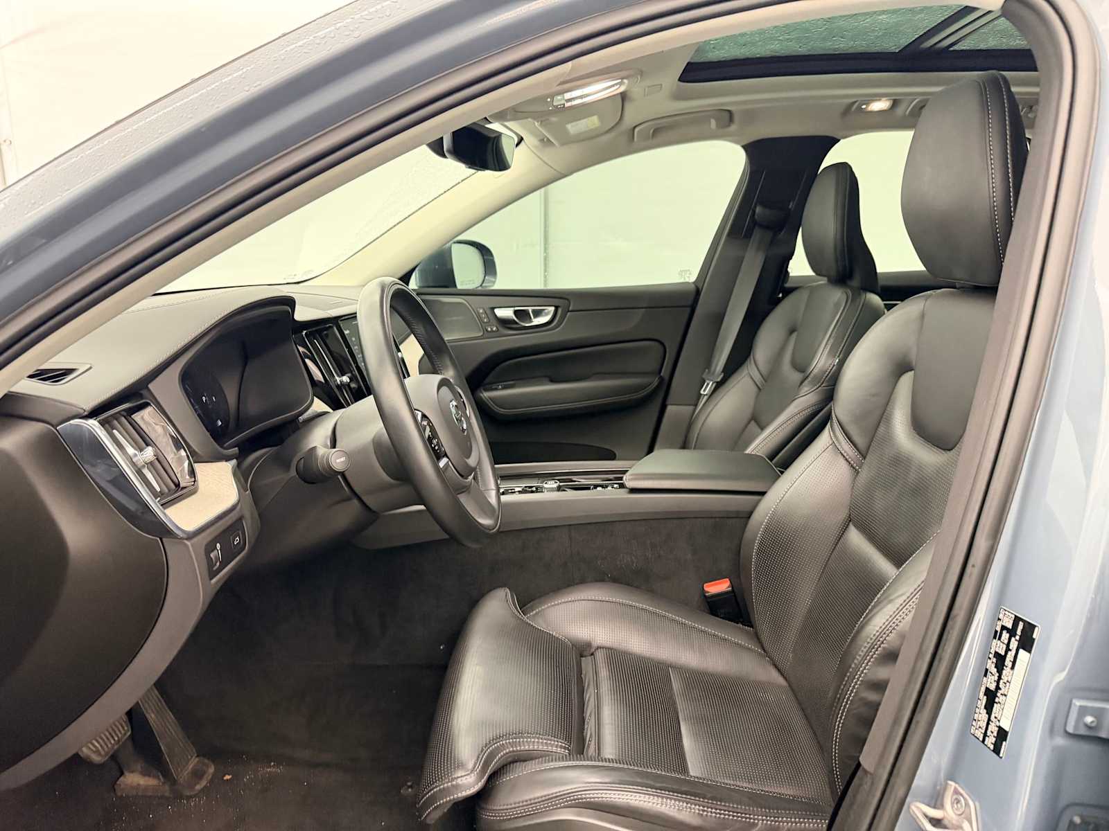 Thumbnail: 2022 Volvo XC60 - 17