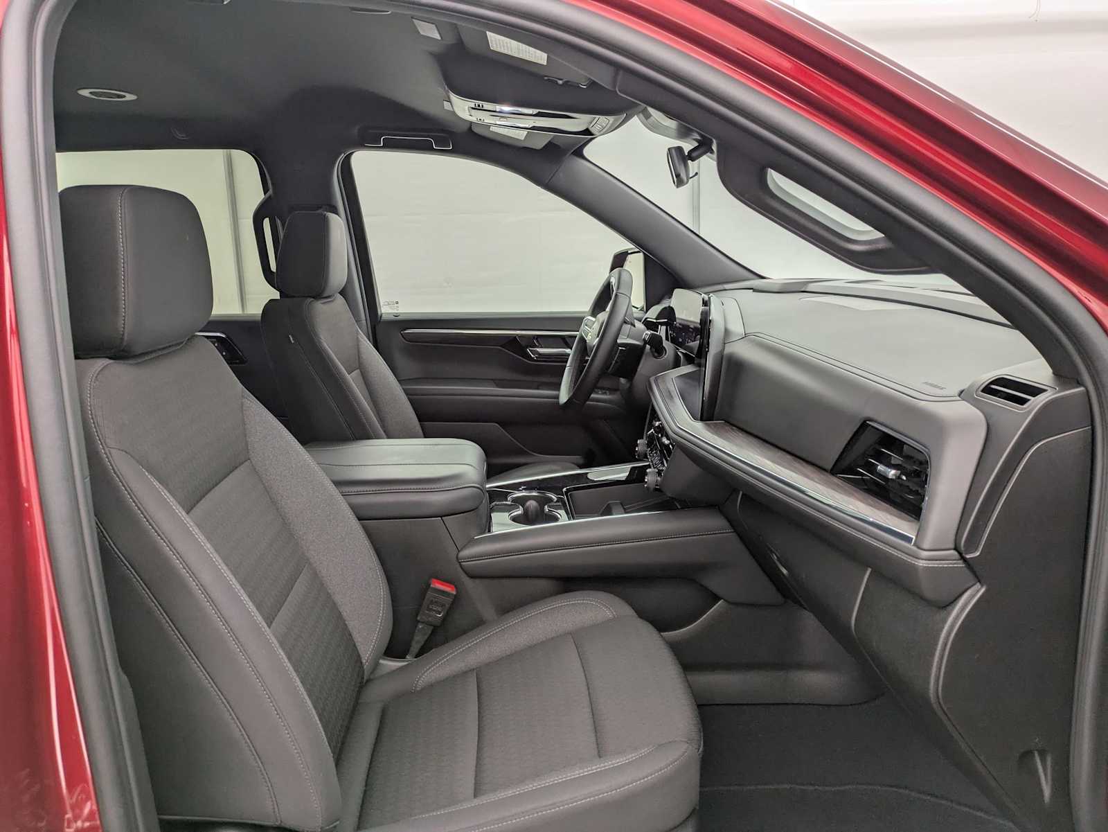 Thumbnail: 2025 Chevrolet Suburban - 21