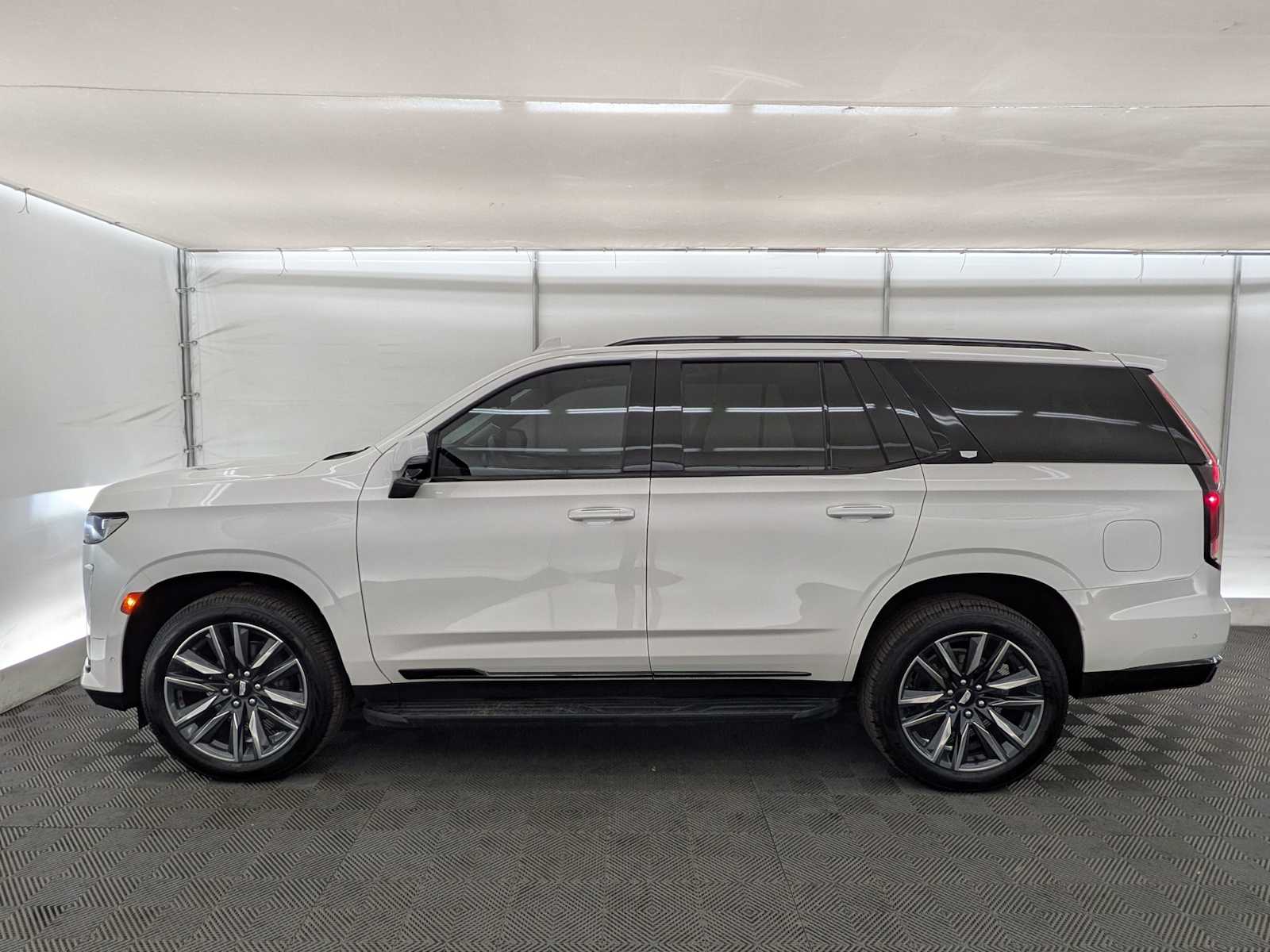 Thumbnail: 2021 Cadillac Escalade - 3