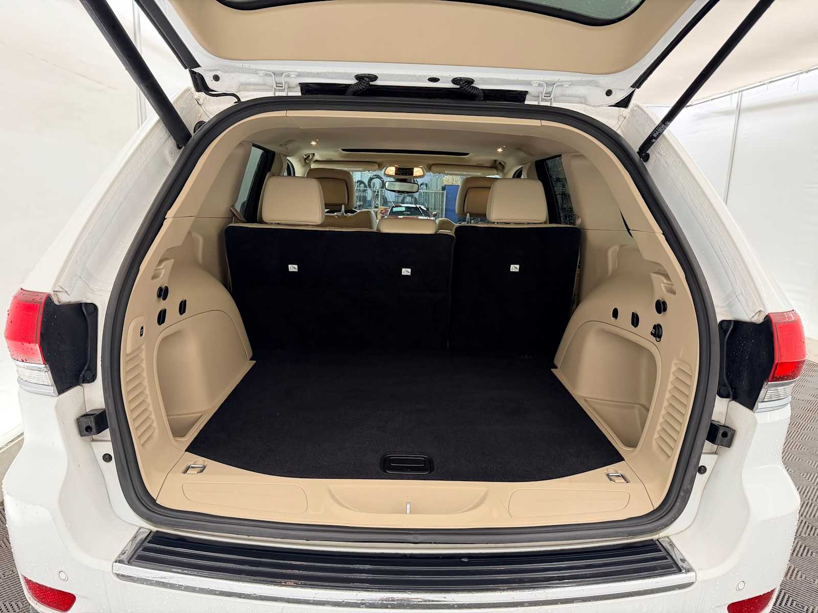 Thumbnail: 2021 Jeep Grand Cherokee - 34