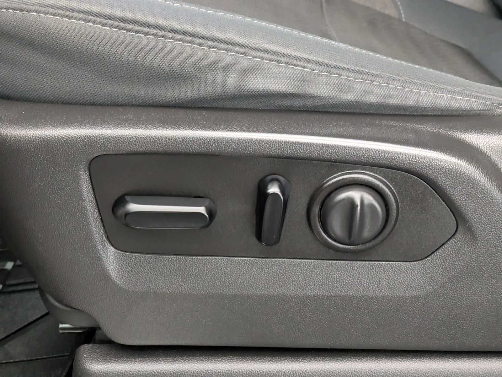 Thumbnail: 2019 Chevrolet Silverado 1500 - 19