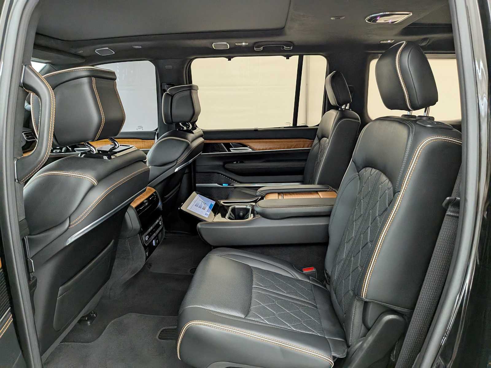 Thumbnail: 2023 Jeep Grand Wagoneer - 20