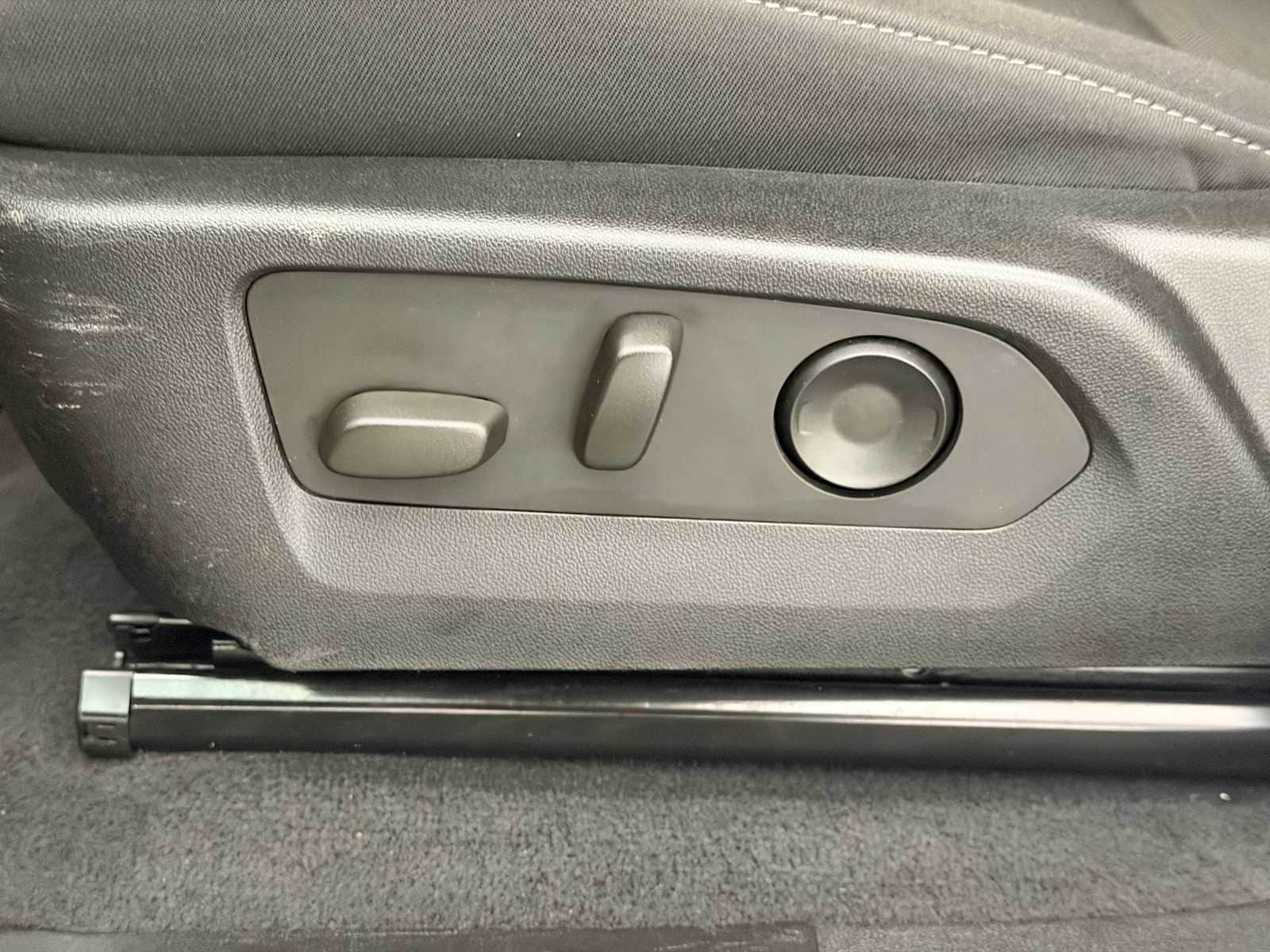 Thumbnail: 2024 Chevrolet Colorado - 18