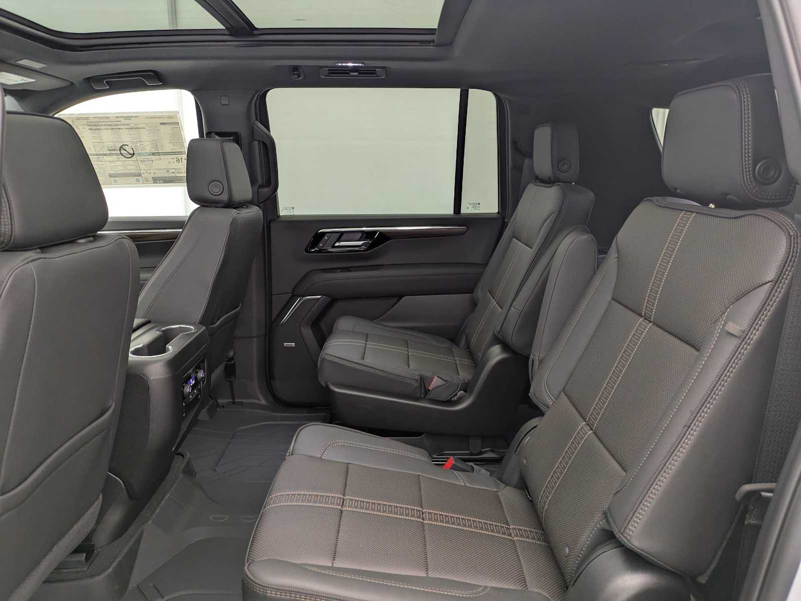 Thumbnail: 2026 Chevrolet Suburban - 21