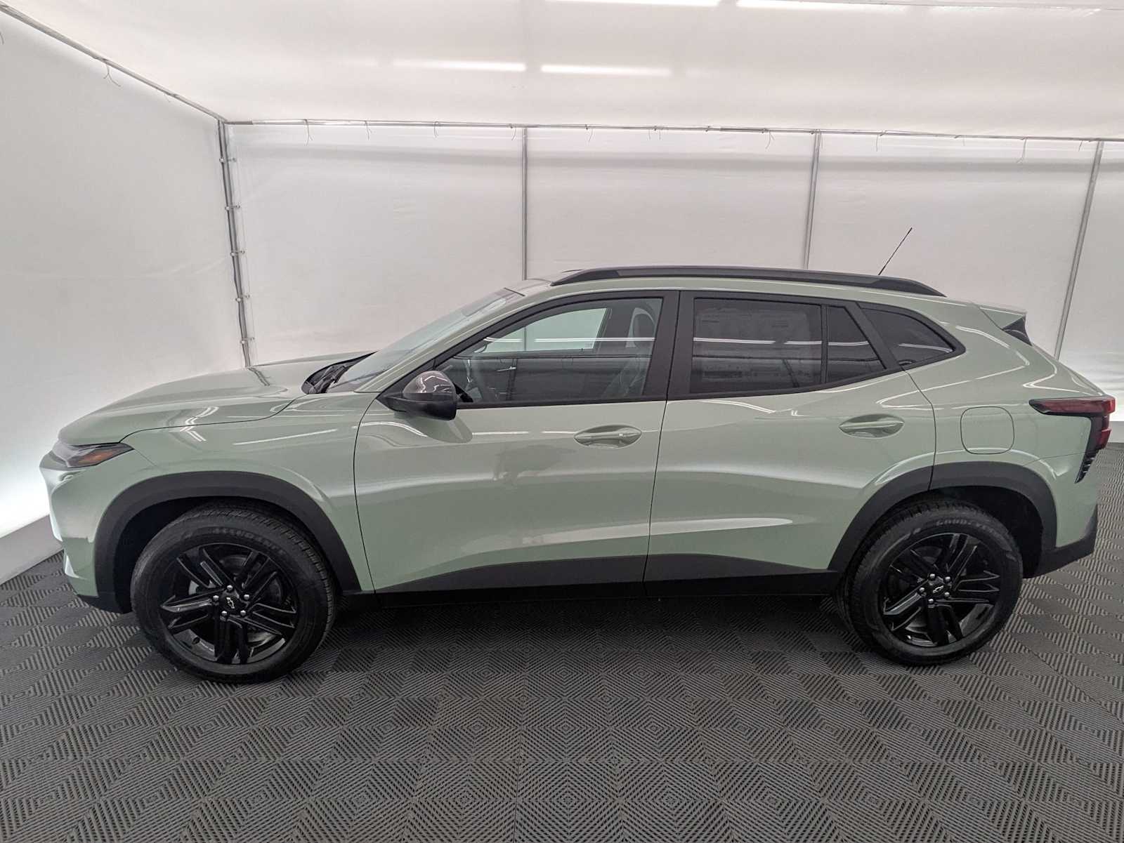 Thumbnail: 2026 Chevrolet Trax - 3