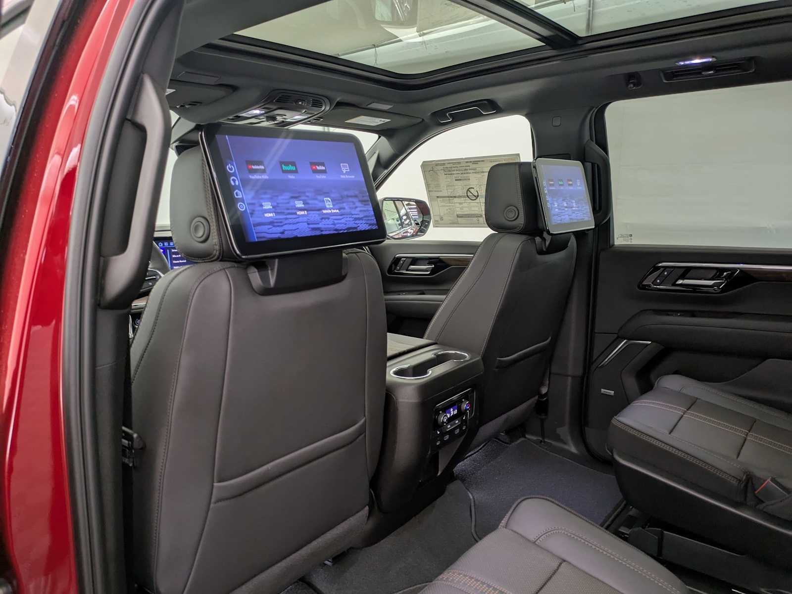 2025 Chevrolet Suburban High Country 19