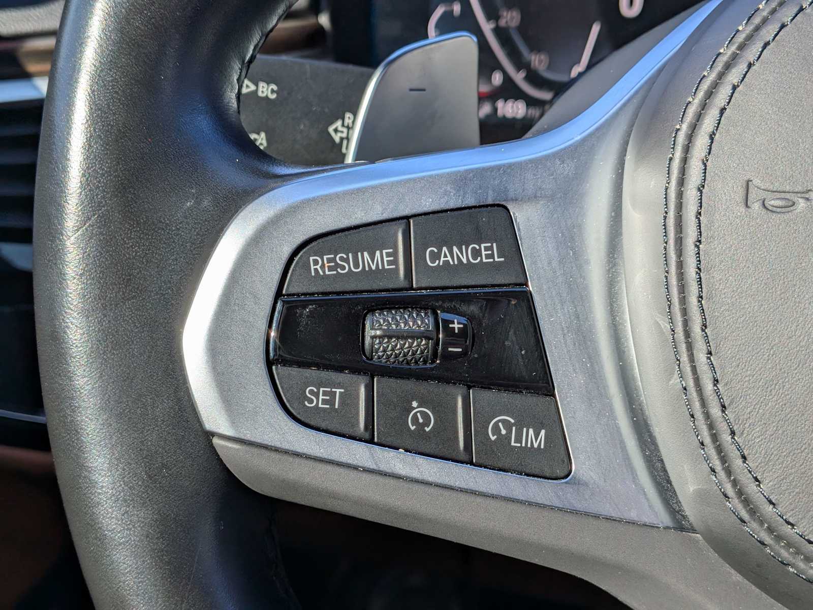 Thumbnail: 2023 BMW 5 Series - 24