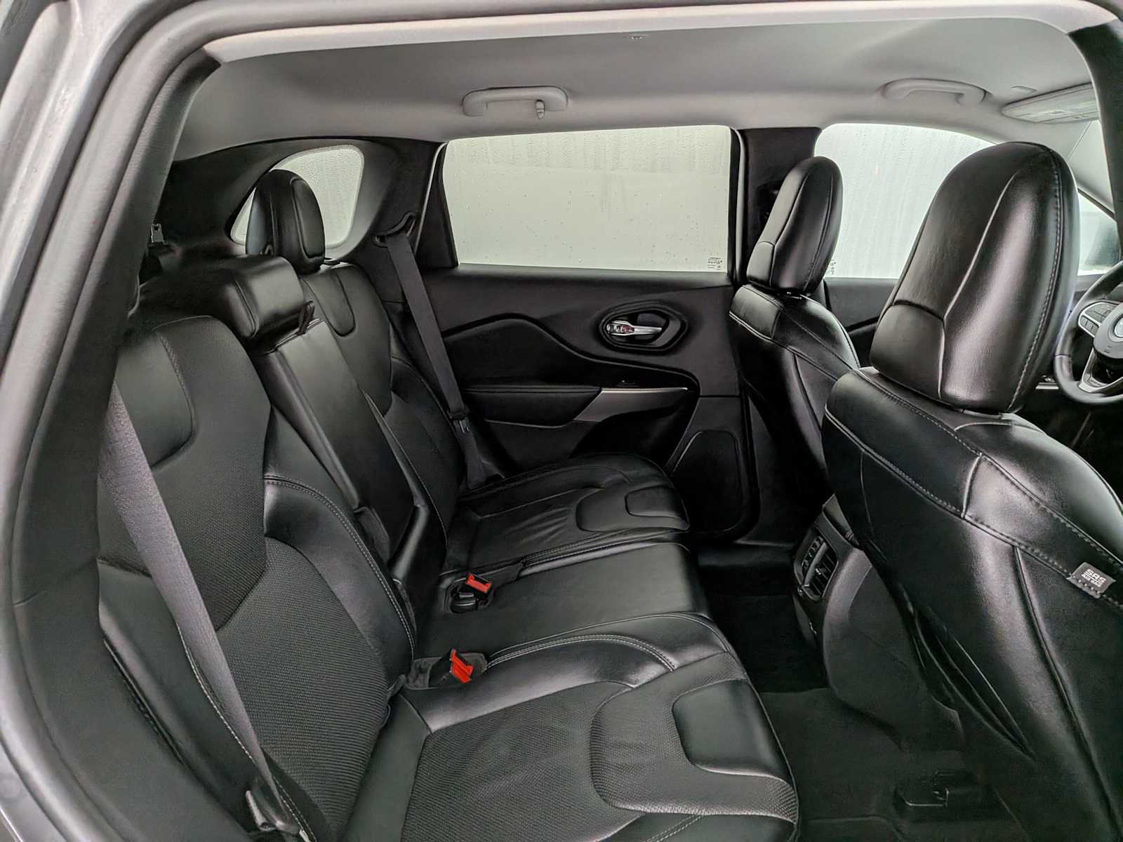 Thumbnail: 2022 Jeep Cherokee - 21