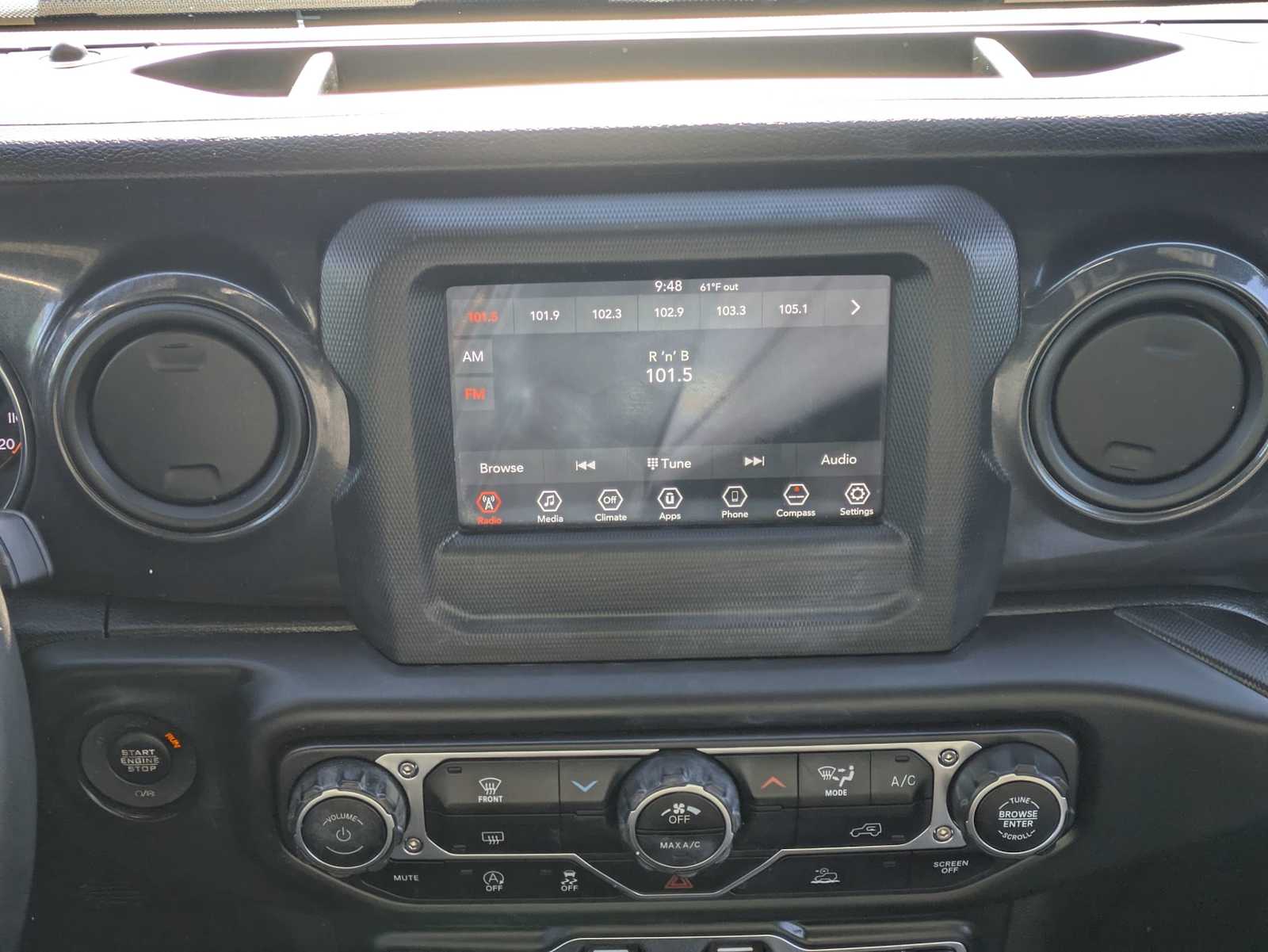 Thumbnail: 2022 Jeep Wrangler - 27