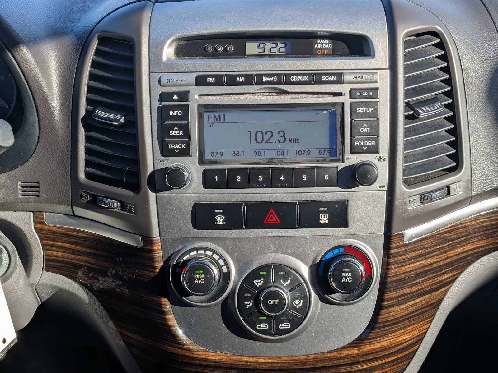 Thumbnail: 2011 Hyundai Santa Fe - 28