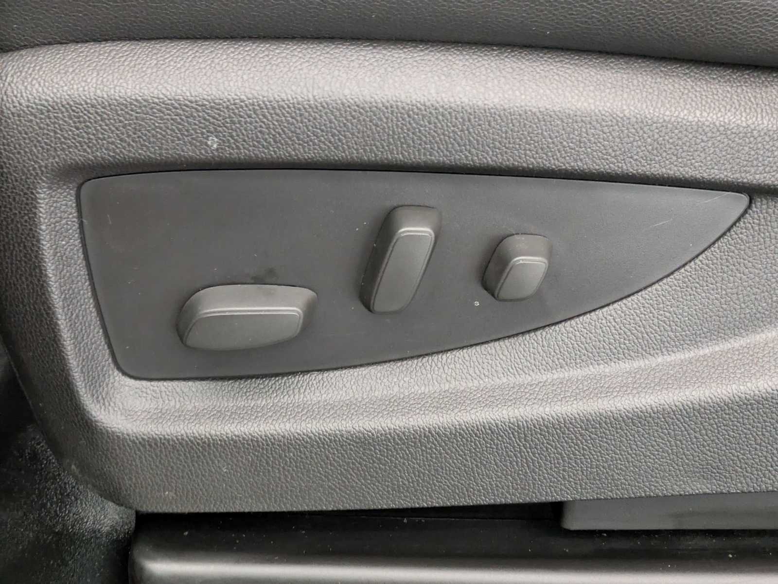 Thumbnail: 2015 Chevrolet Silverado 1500 - 19