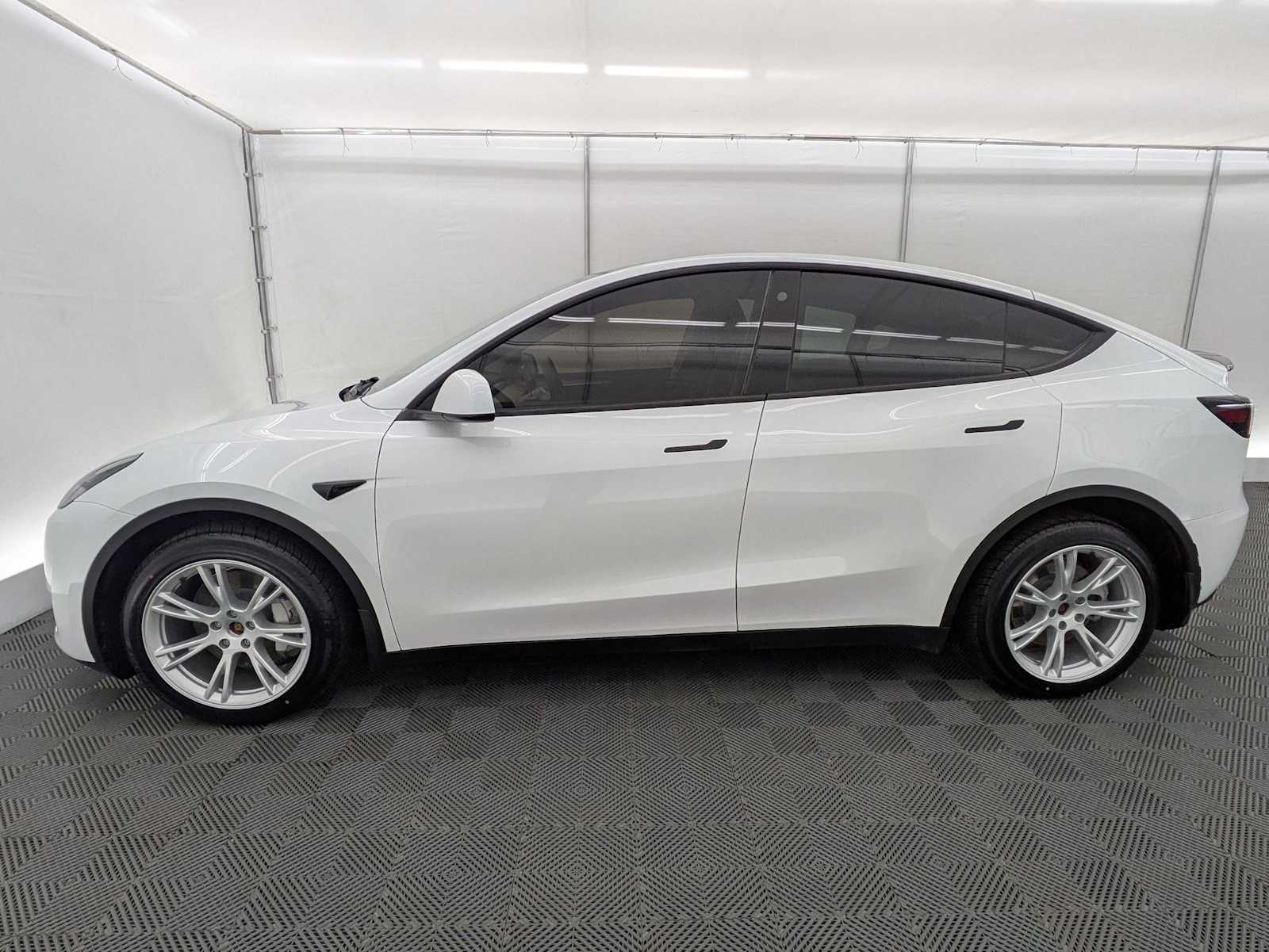 Thumbnail: 2023 Tesla Model Y - 3