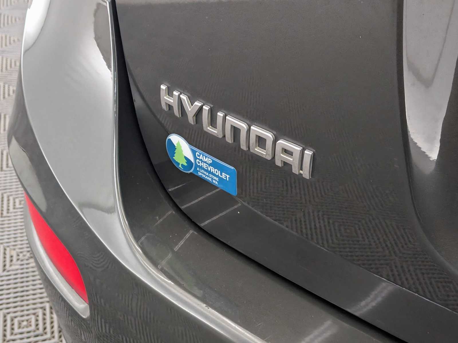 Thumbnail: 2011 Hyundai Santa Fe - 12
