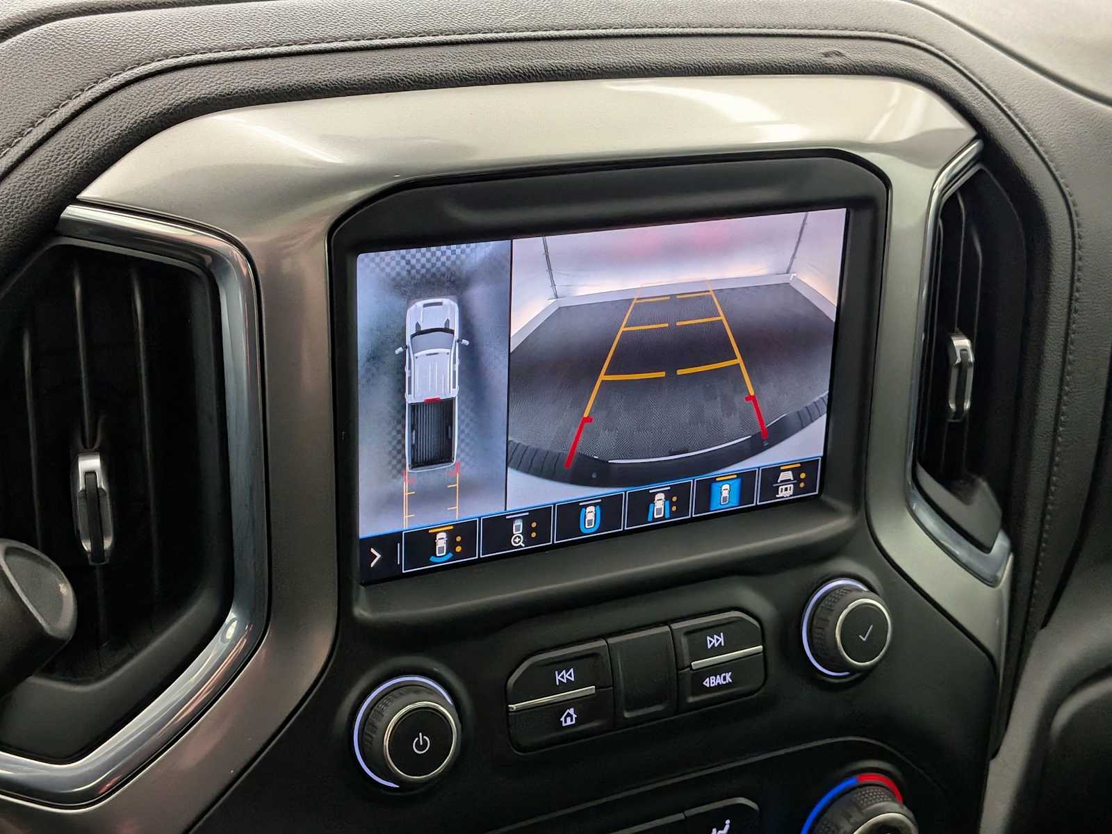 Thumbnail: 2020 Chevrolet Silverado 3500 - 32