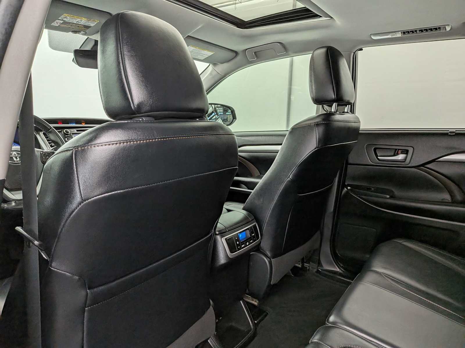 Thumbnail: 2019 Toyota Highlander - 19